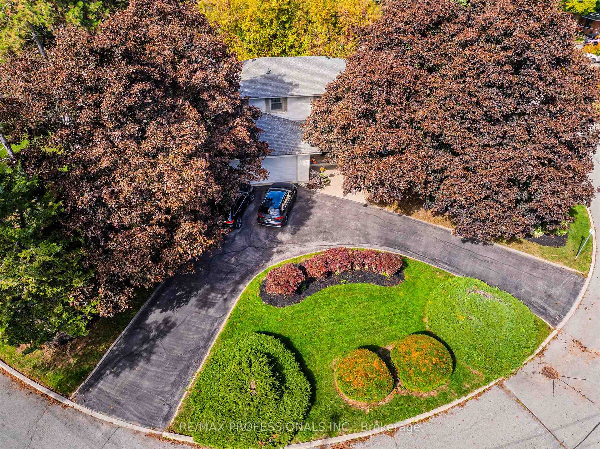 Photo 2 of 24 Billy Joel Crescent, Markham, Markham Village — HOMEH