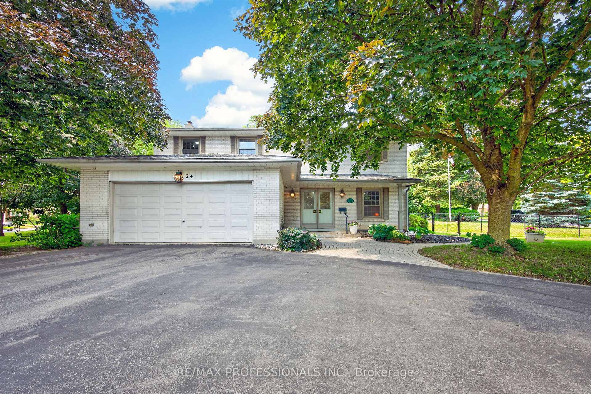Photo 3 of 24 Billy Joel Crescent, Markham, Markham Village — HOMEH
