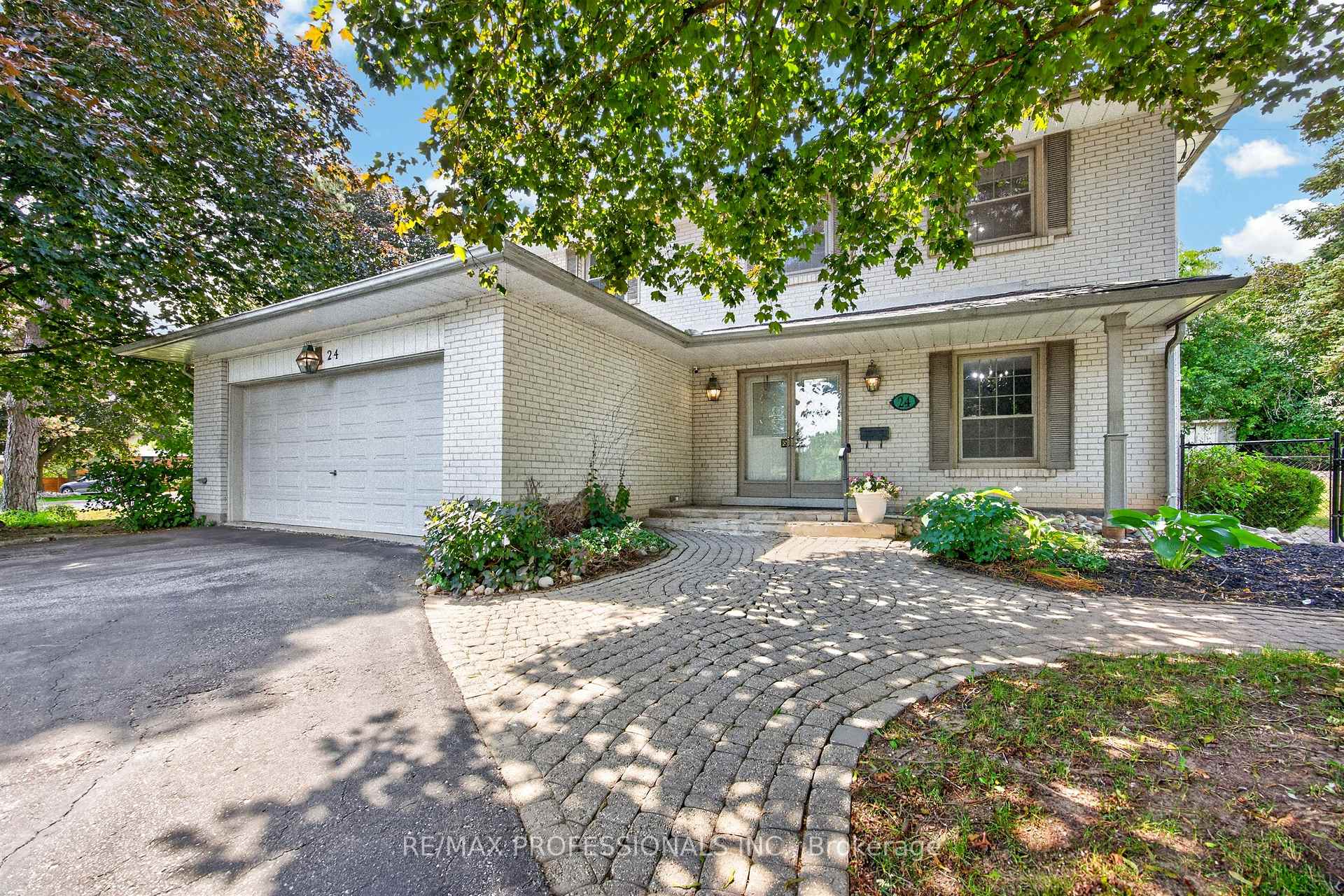 Photo 4 of 24 Billy Joel Crescent, Markham, Markham Village — HOMEH