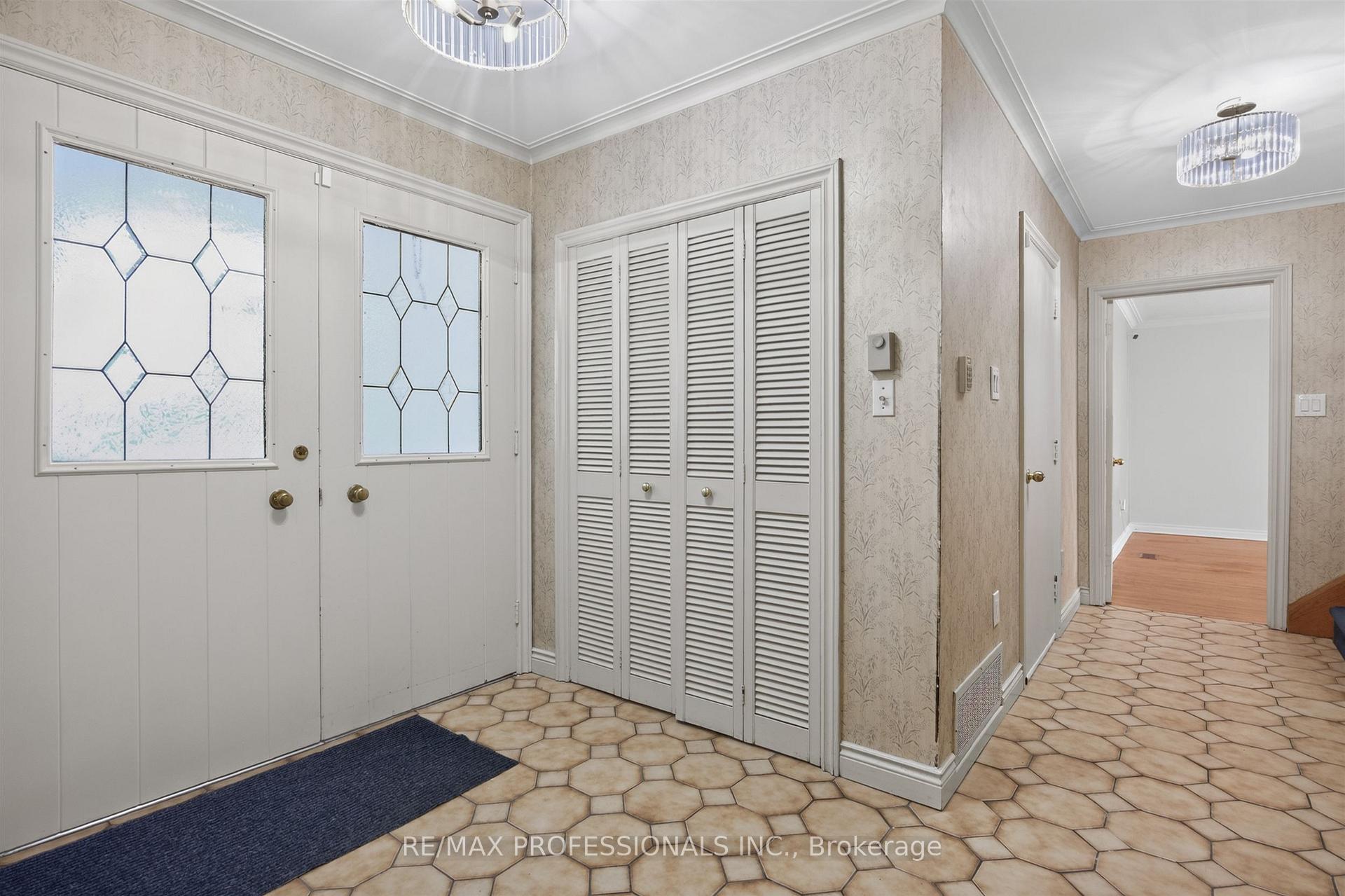 Photo 5 of 24 Billy Joel Crescent, Markham, Markham Village — HOMEH