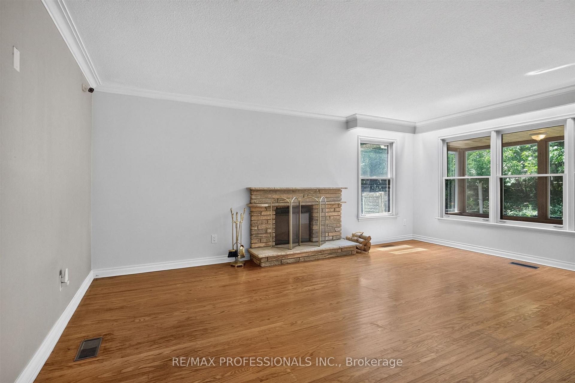 Photo 7 of 24 Billy Joel Crescent, Markham, Markham Village — HOMEH