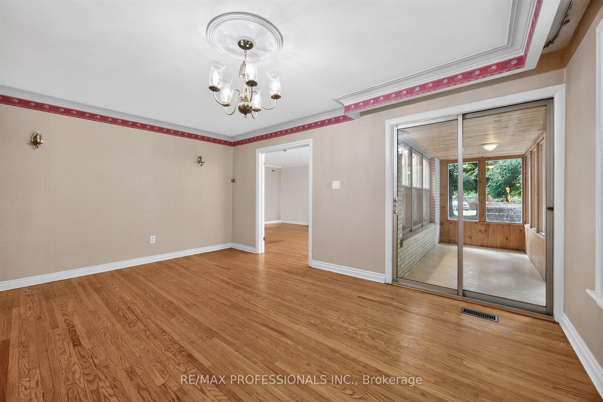 Photo 9 of 24 Billy Joel Crescent, Markham, Markham Village — HOMEH