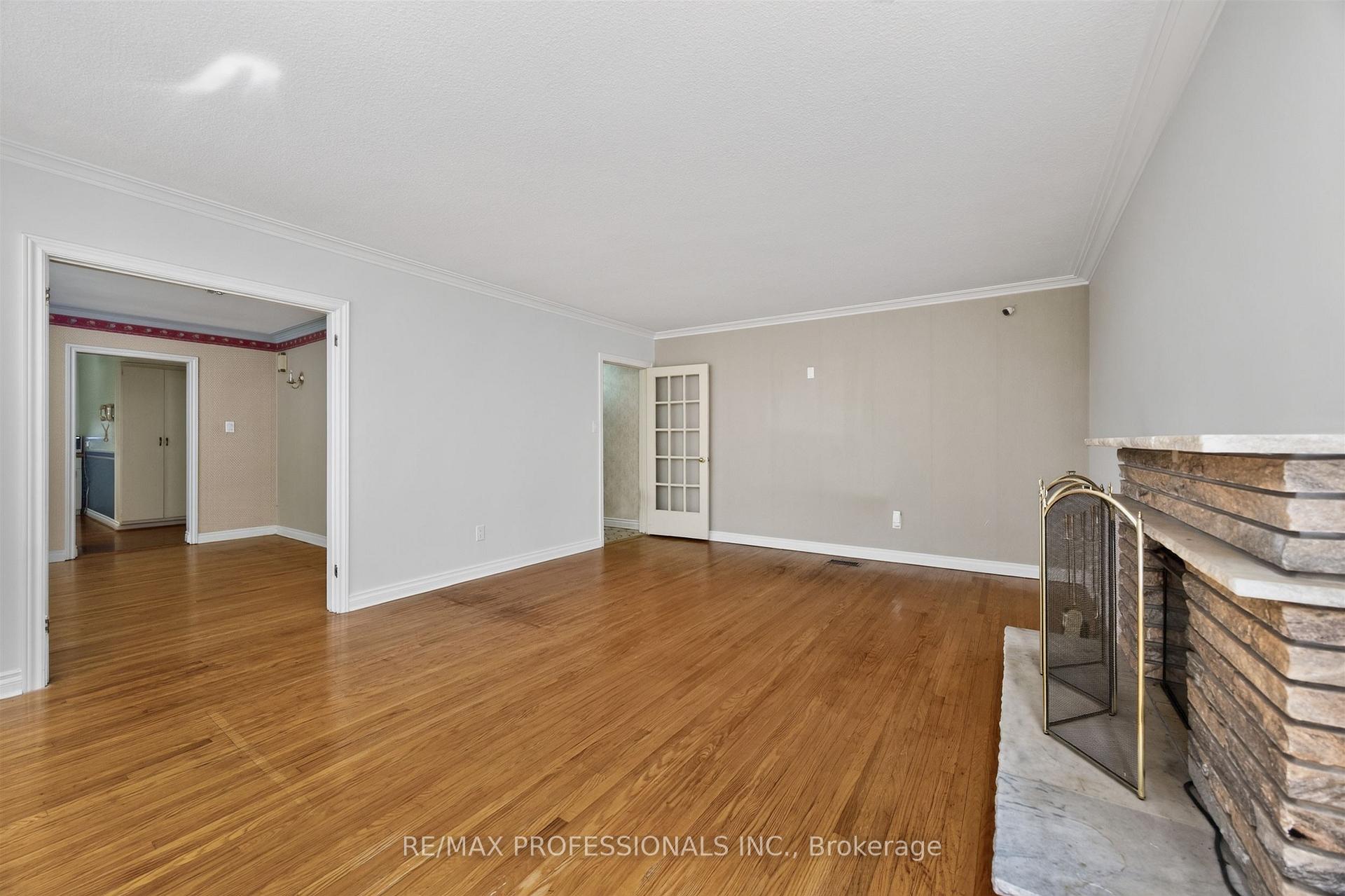 Photo 23 of 24 Billy Joel Crescent, Markham, Markham Village — HOMEH
