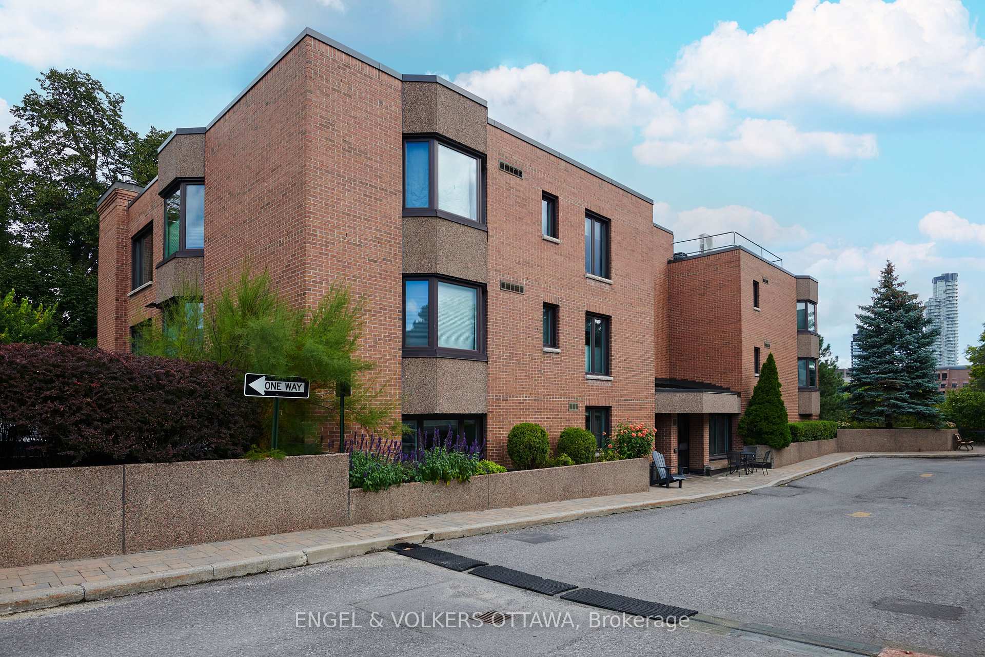 Photo 1 of Unit 40, 257 Botanica Private, Ottawa, Civic Hospital — HOMEH