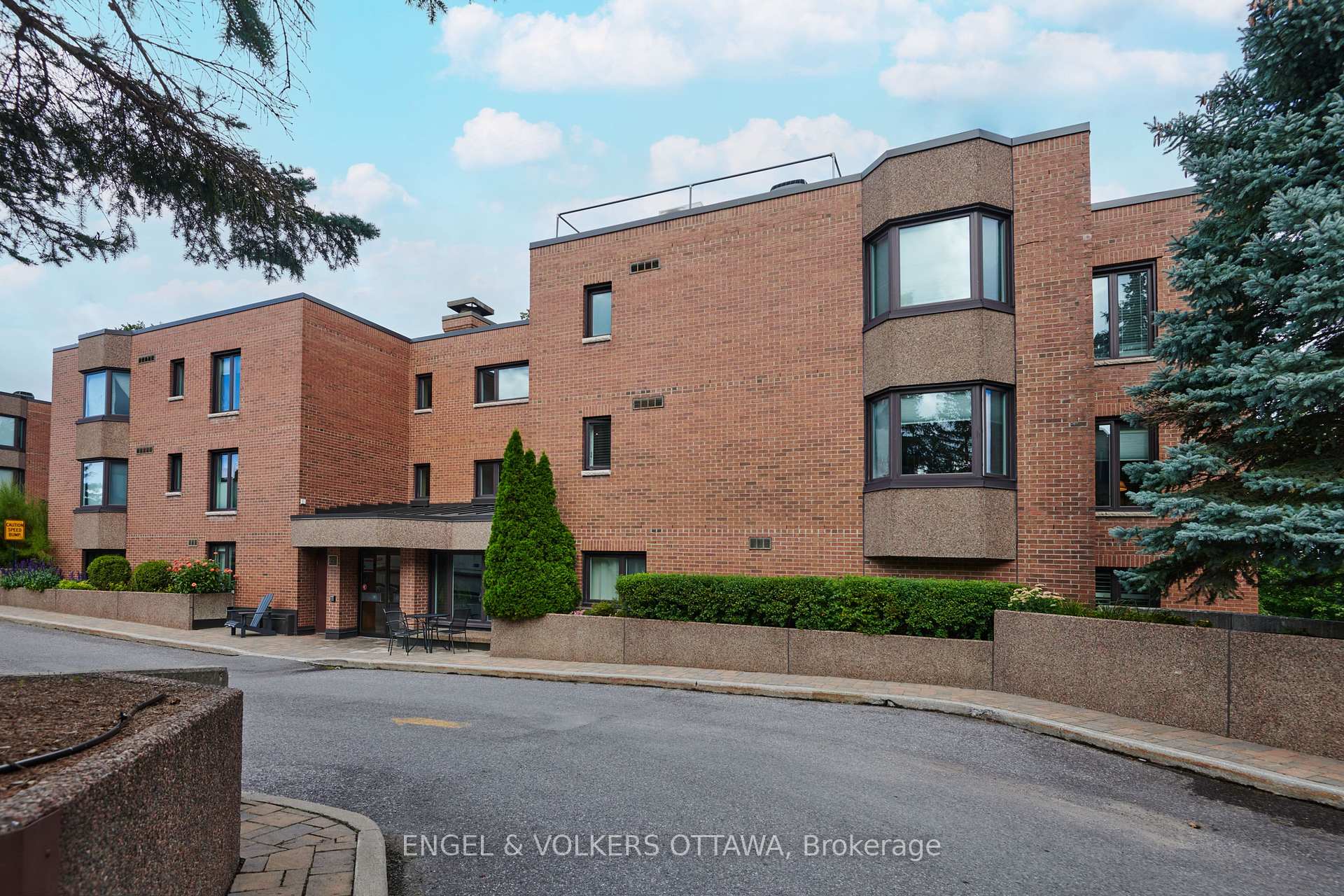 Photo 2 of Unit 40, 257 Botanica Private, Ottawa, Civic Hospital — HOMEH