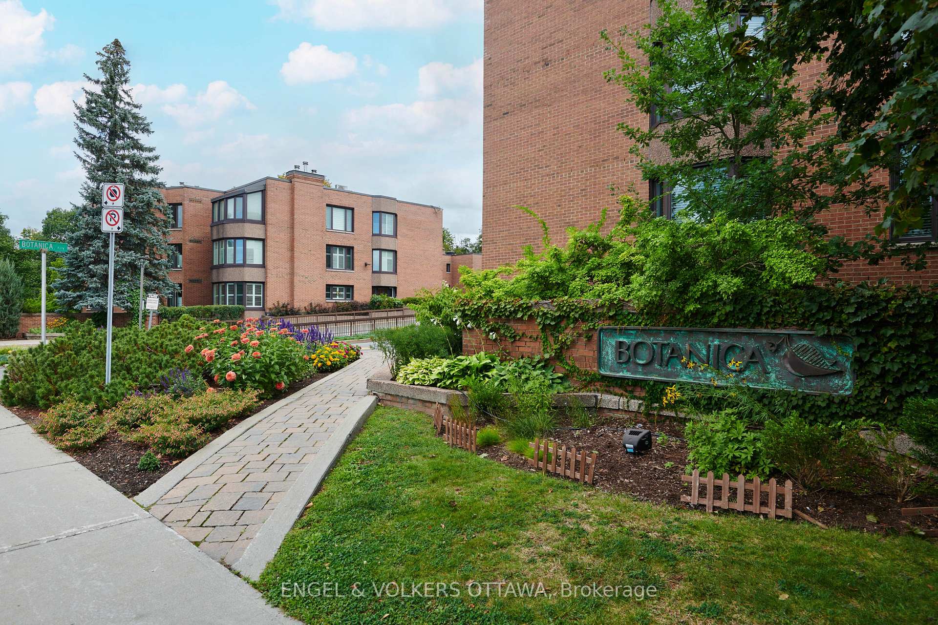 Photo 3 of Unit 40, 257 Botanica Private, Ottawa, Civic Hospital — HOMEH