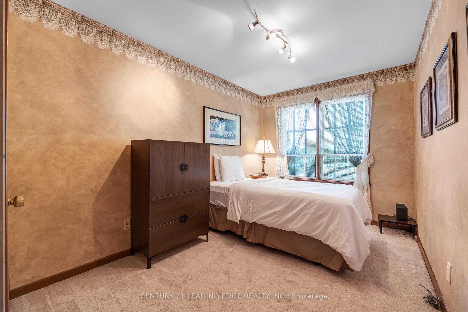 Photo 24 of 47 Shendale Drive, Etobicoke, Elms-Old Rexdale — HOMEH