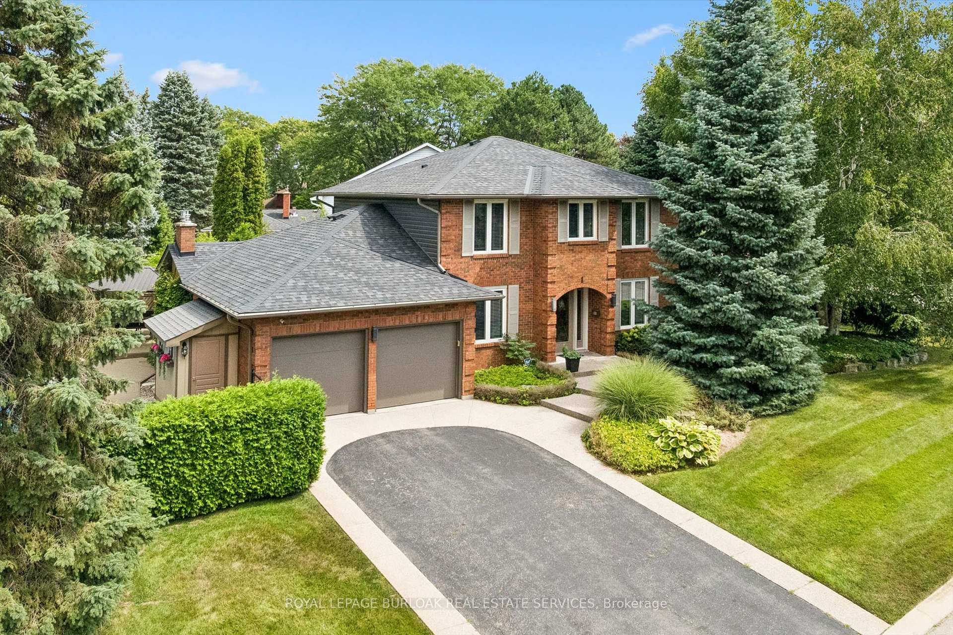 Photo 3 of 1 Chatterson Drive, Hamilton, Ancaster — HOMEH