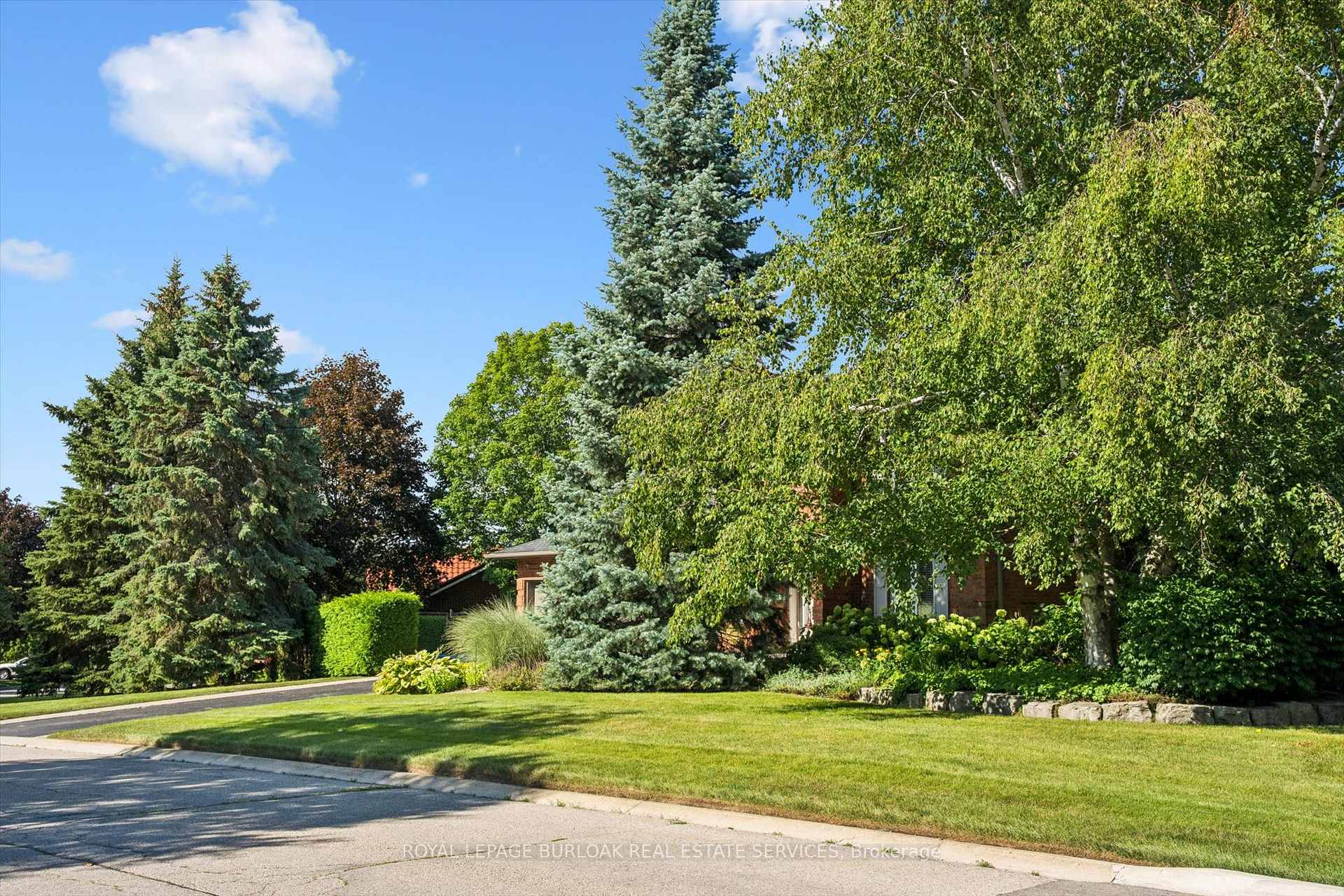 Photo 5 of 1 Chatterson Drive, Hamilton, Ancaster — HOMEH