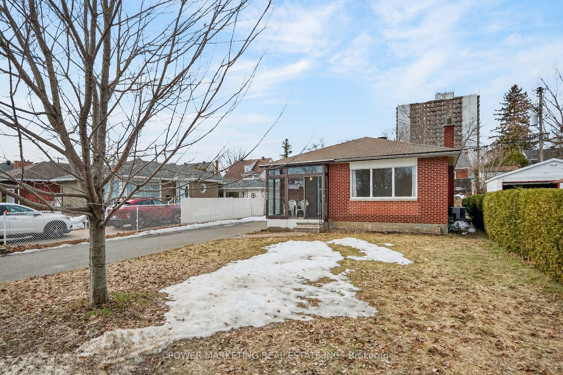 Photo 3 of 944 Eve Street, Ottawa, Overbrook/Castle Heights — HOMEH