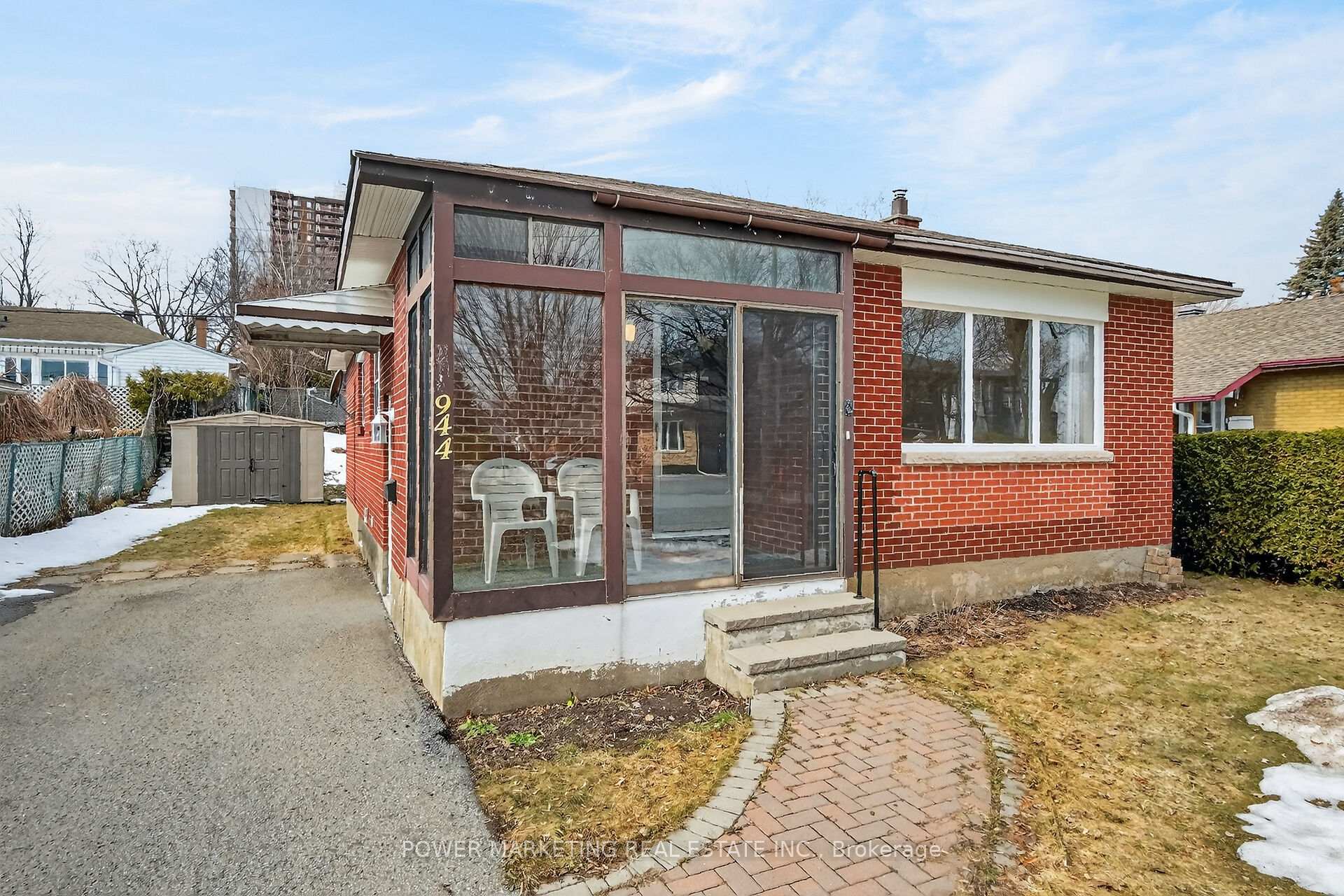 Photo 5 of 944 Eve Street, Ottawa, Overbrook/Castle Heights — HOMEH