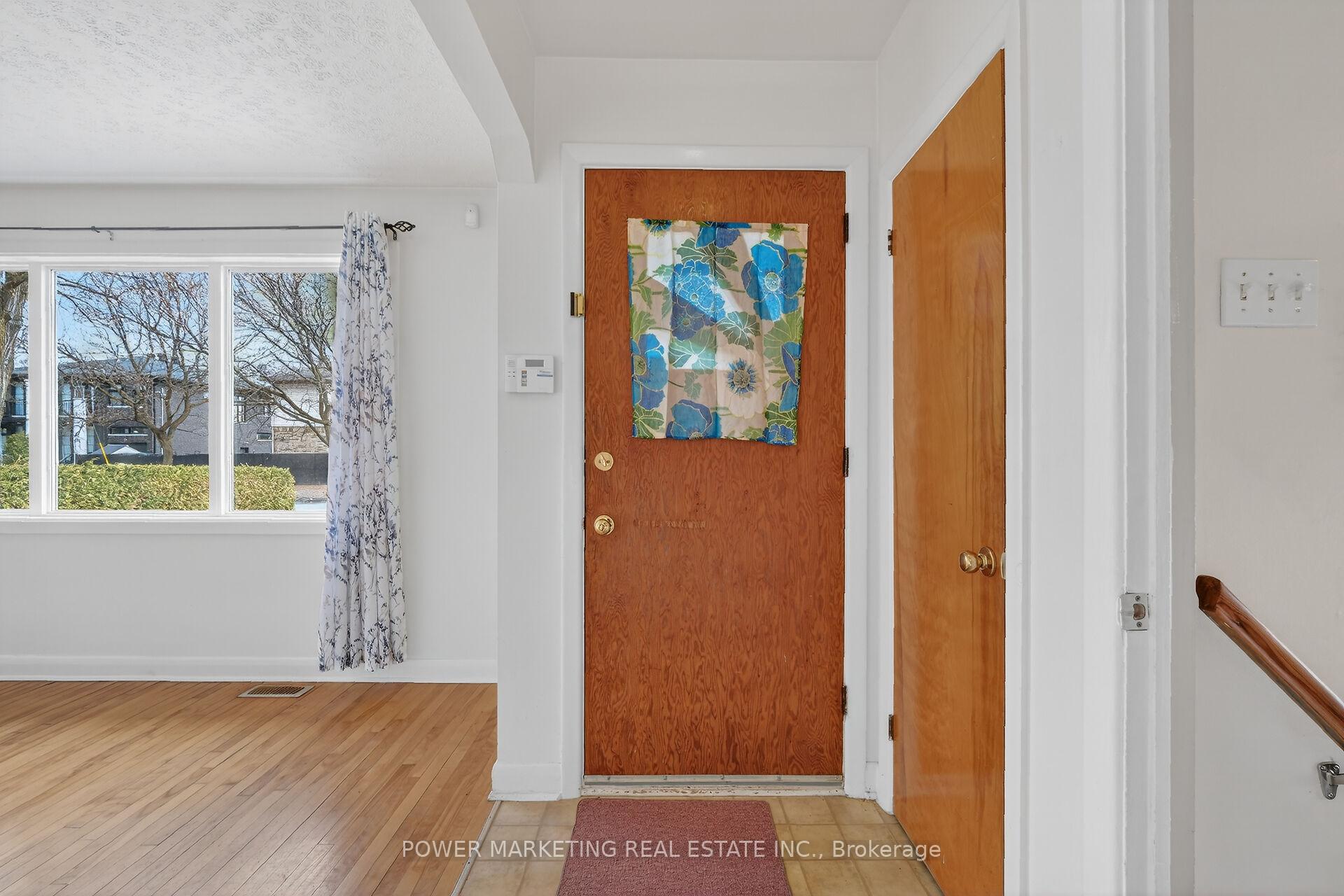 Photo 7 of 944 Eve Street, Ottawa, Overbrook/Castle Heights — HOMEH