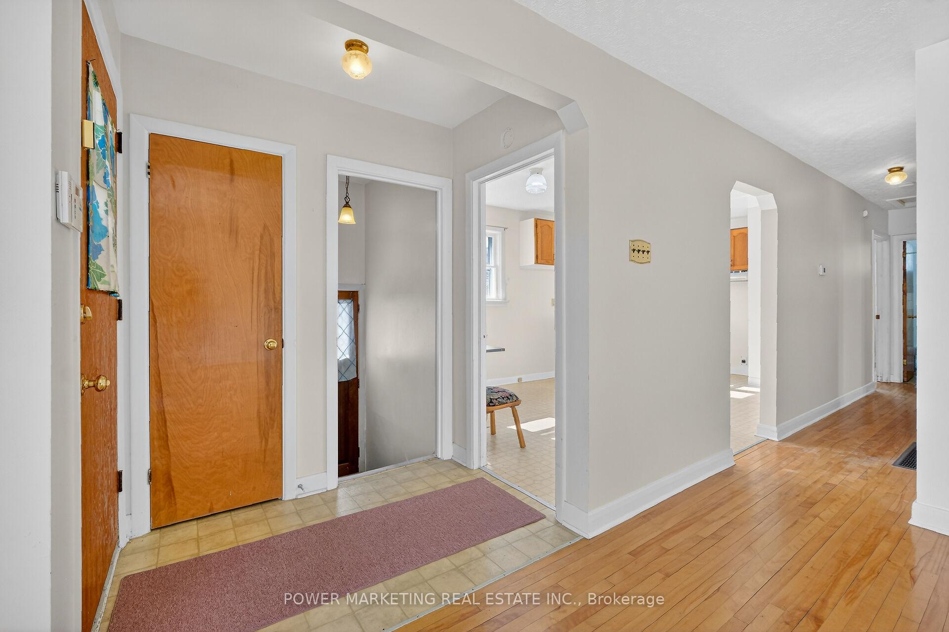 Photo 12 of 944 Eve Street, Ottawa, Overbrook/Castle Heights — HOMEH
