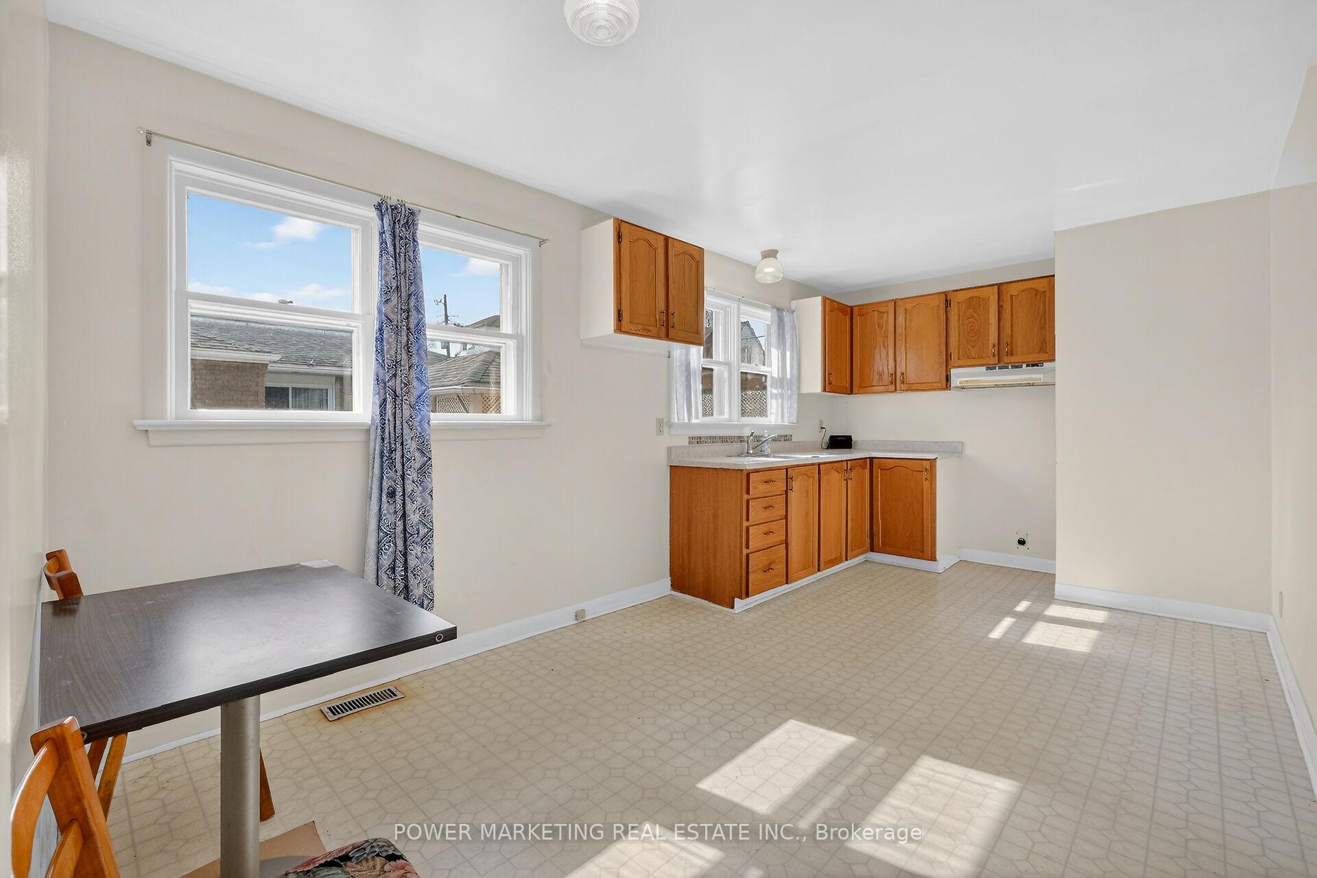 Photo 14 of 944 Eve Street, Ottawa, Overbrook/Castle Heights — HOMEH