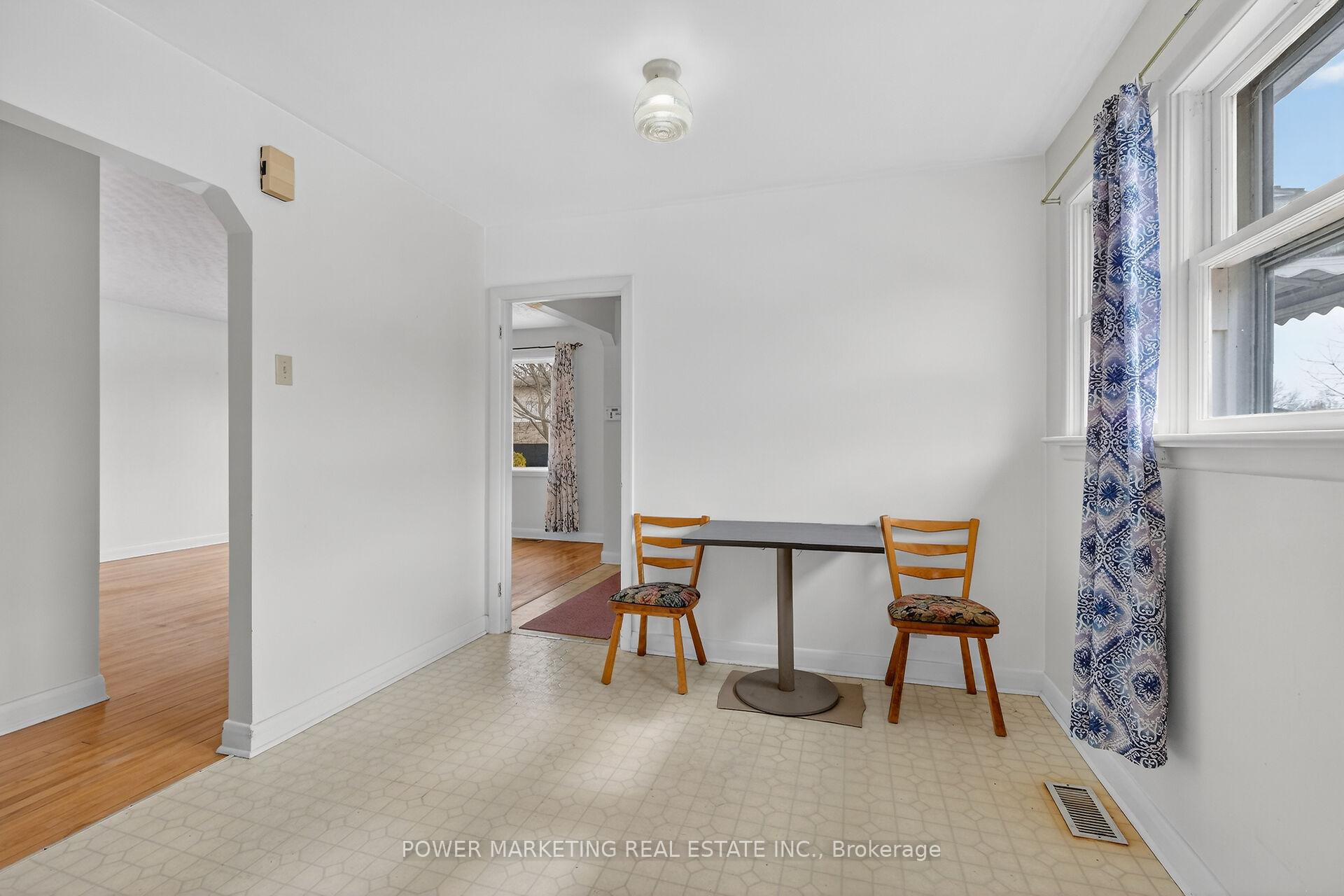 Photo 17 of 944 Eve Street, Ottawa, Overbrook/Castle Heights — HOMEH