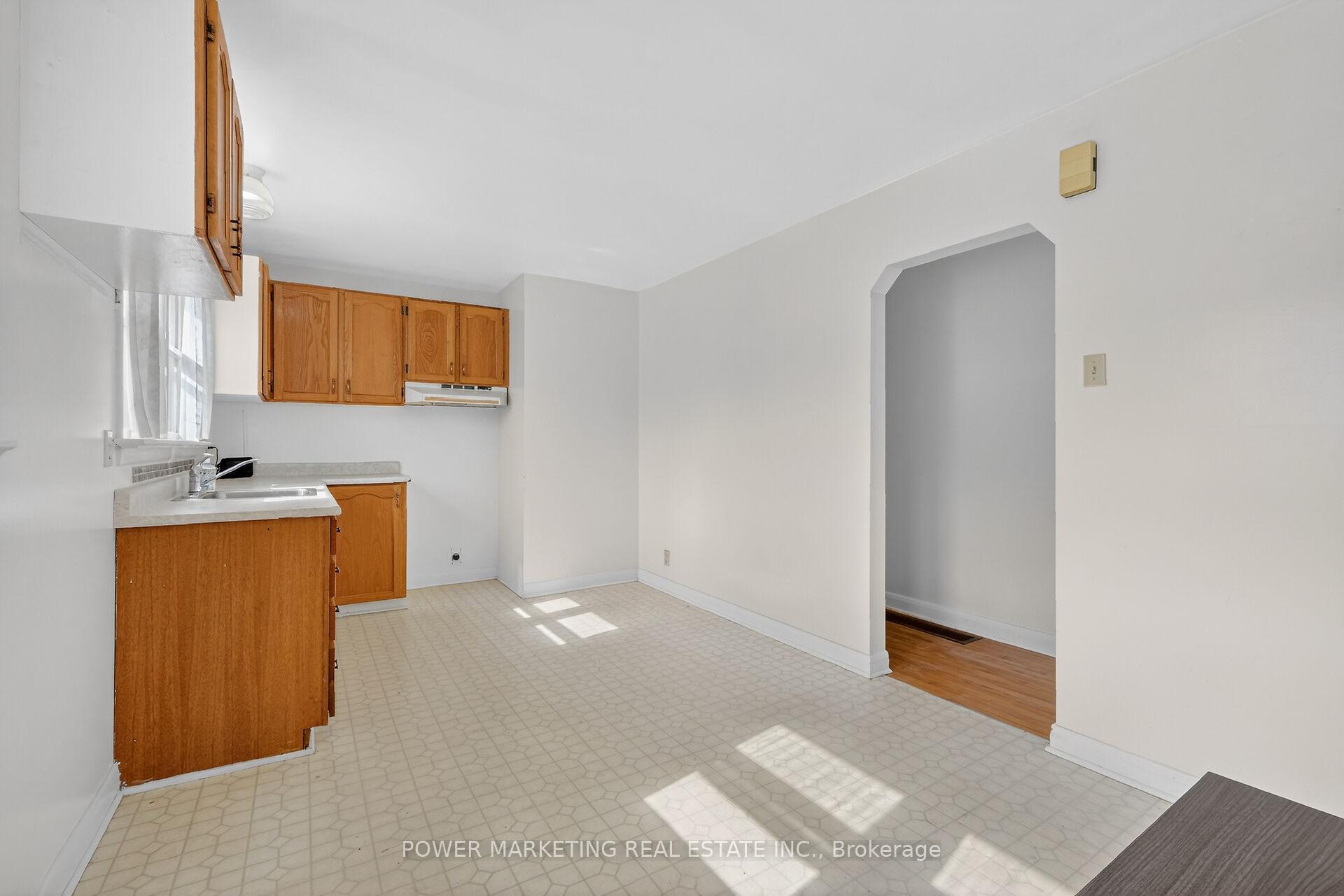 Photo 18 of 944 Eve Street, Ottawa, Overbrook/Castle Heights — HOMEH