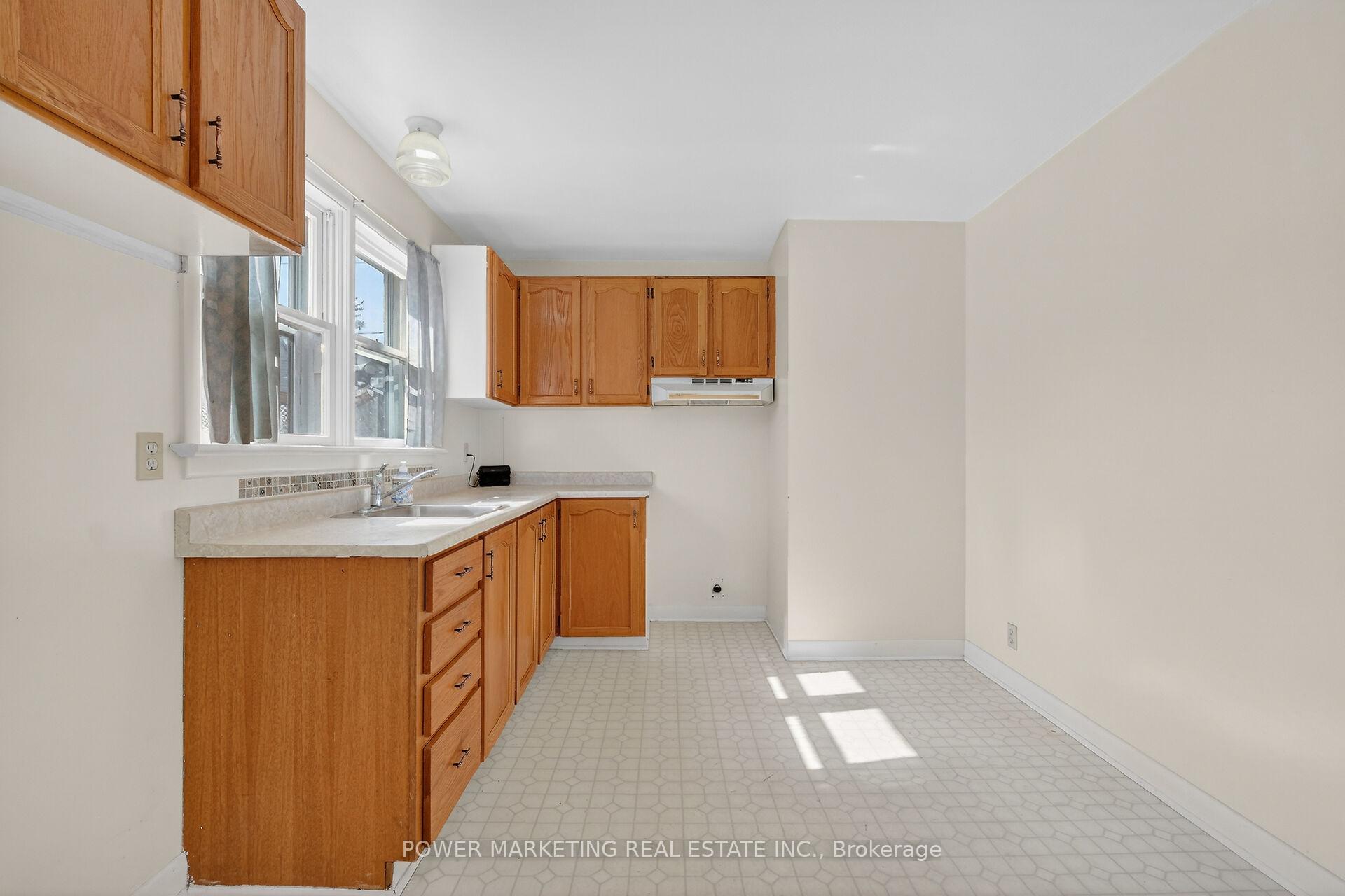 Photo 19 of 944 Eve Street, Ottawa, Overbrook/Castle Heights — HOMEH