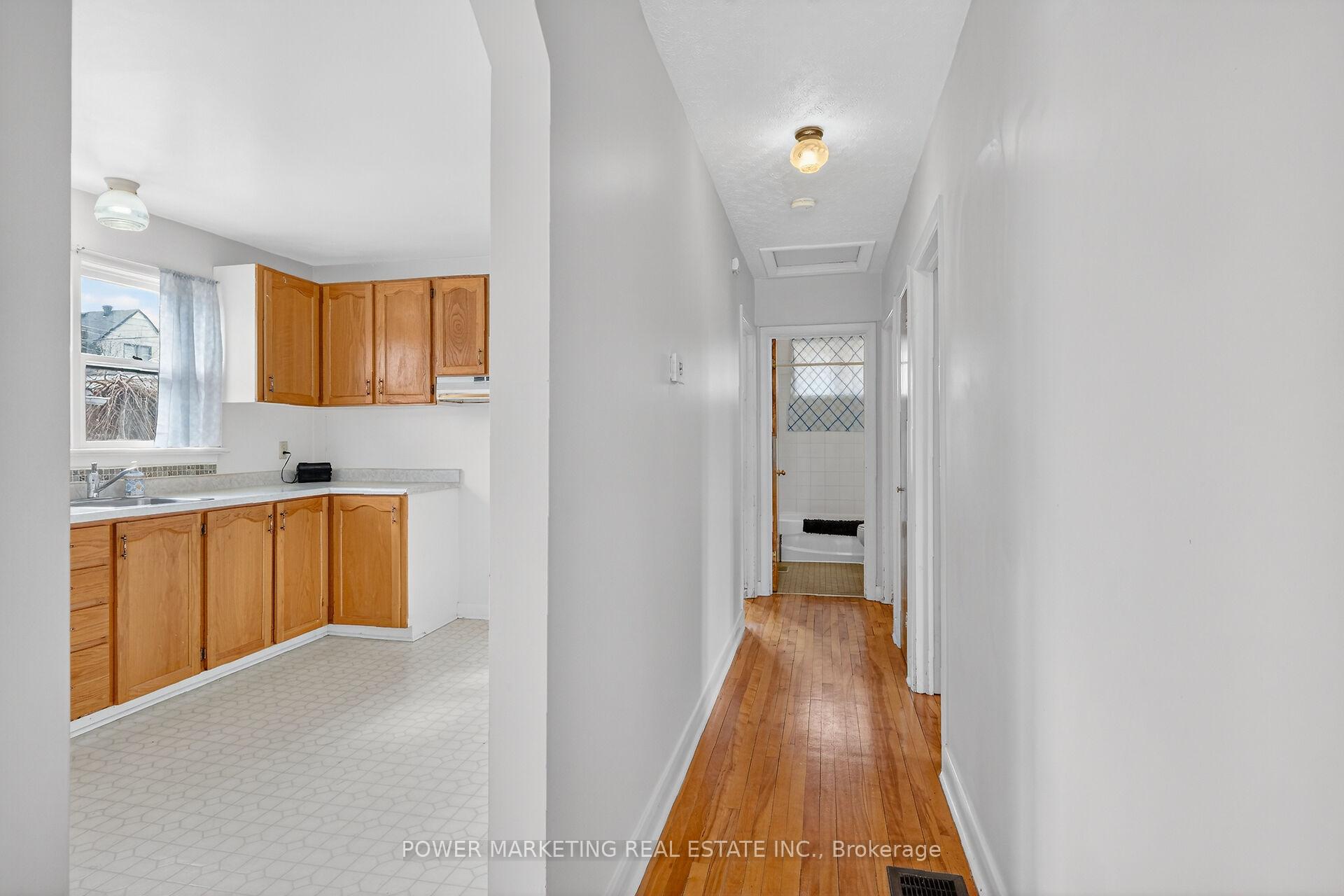 Photo 20 of 944 Eve Street, Ottawa, Overbrook/Castle Heights — HOMEH
