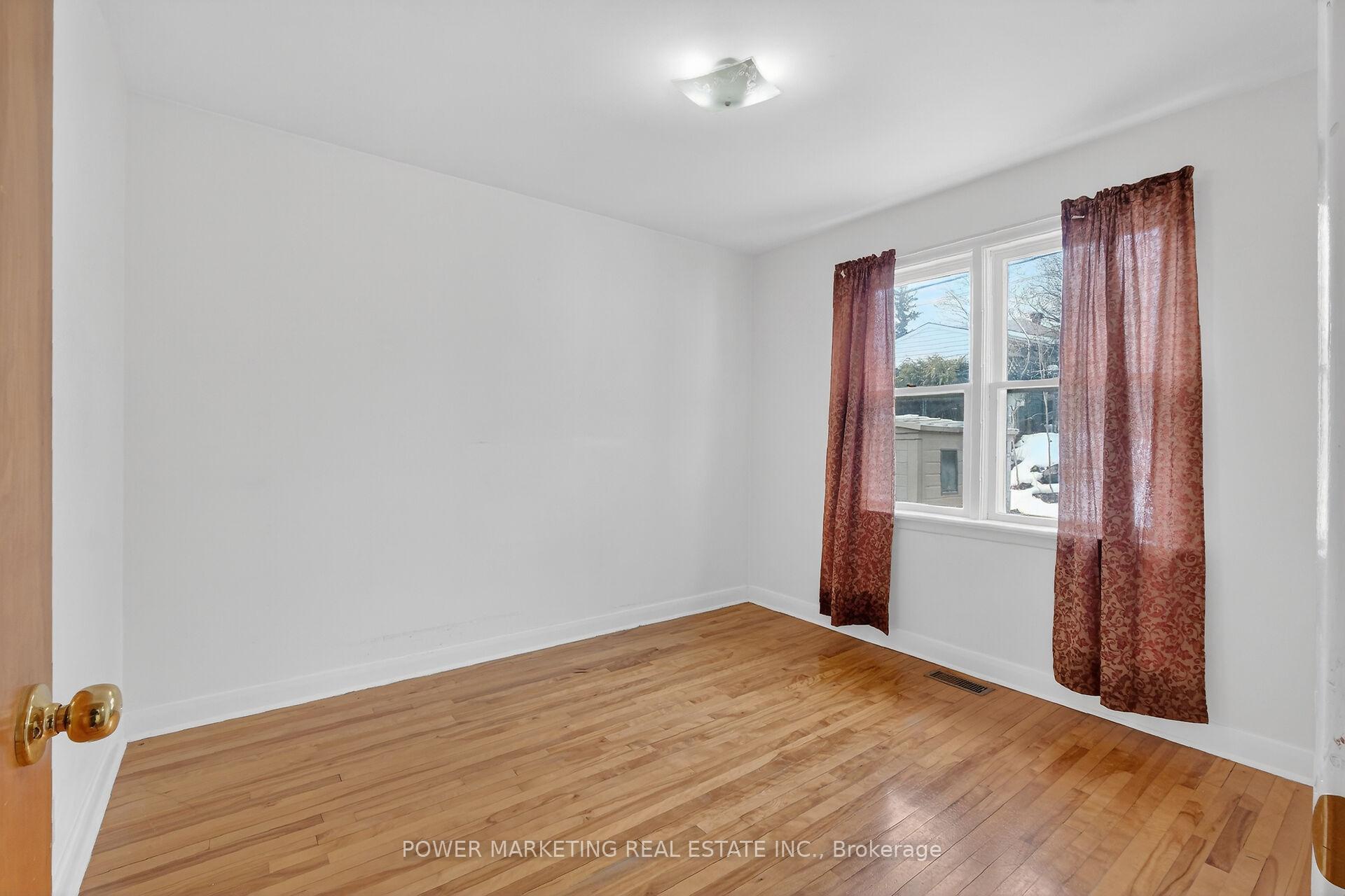 Photo 24 of 944 Eve Street, Ottawa, Overbrook/Castle Heights — HOMEH