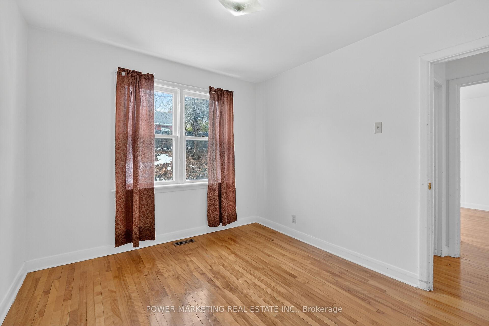 Photo 26 of 944 Eve Street, Ottawa, Overbrook/Castle Heights — HOMEH