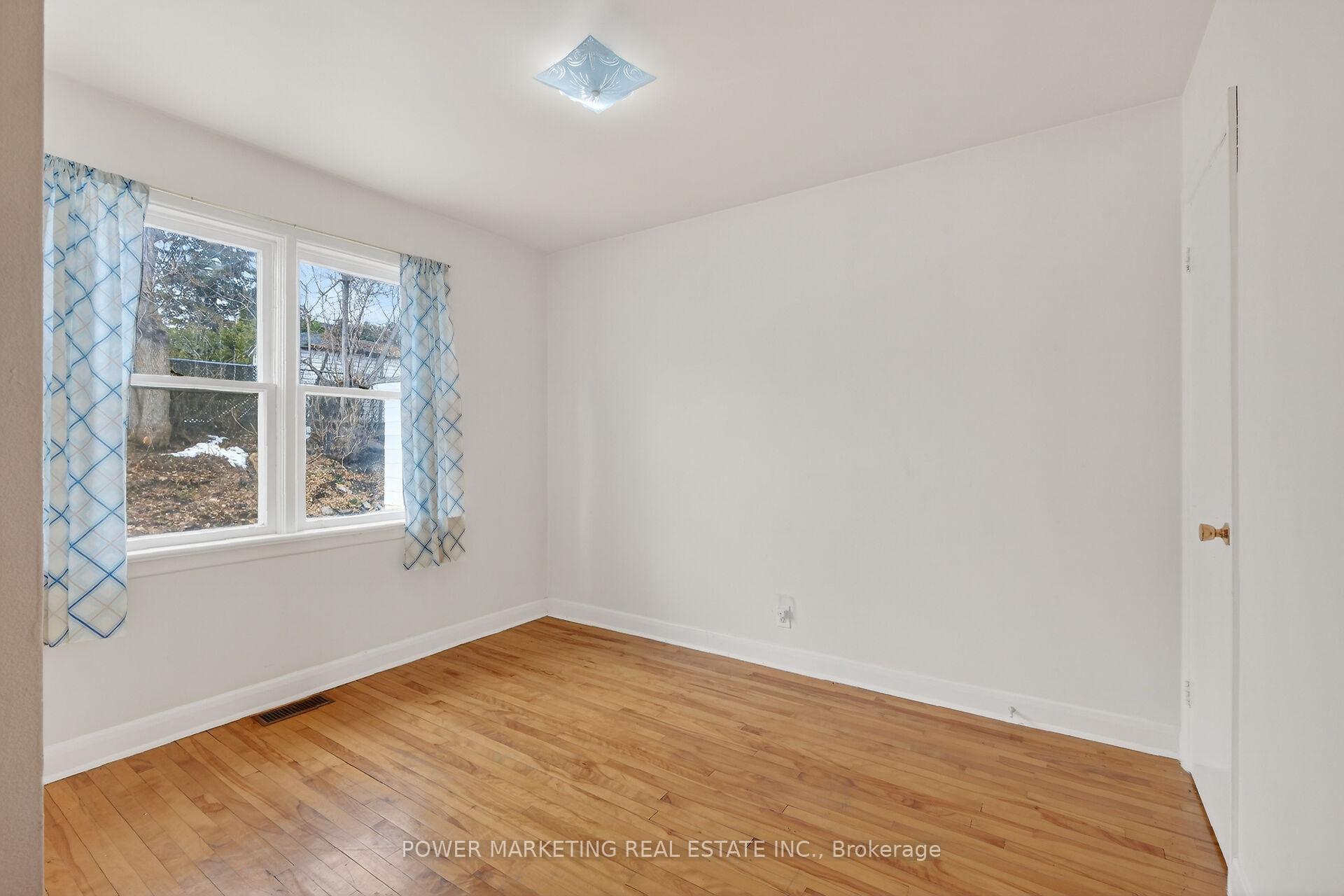 Photo 27 of 944 Eve Street, Ottawa, Overbrook/Castle Heights — HOMEH