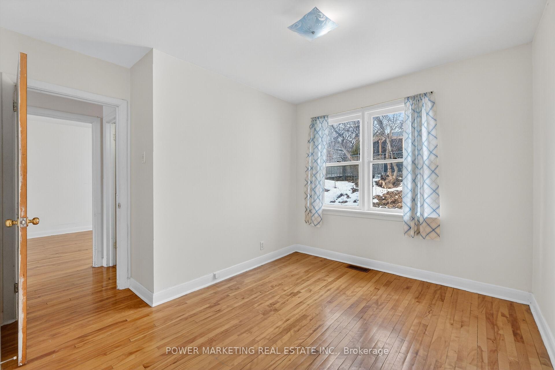 Photo 28 of 944 Eve Street, Ottawa, Overbrook/Castle Heights — HOMEH