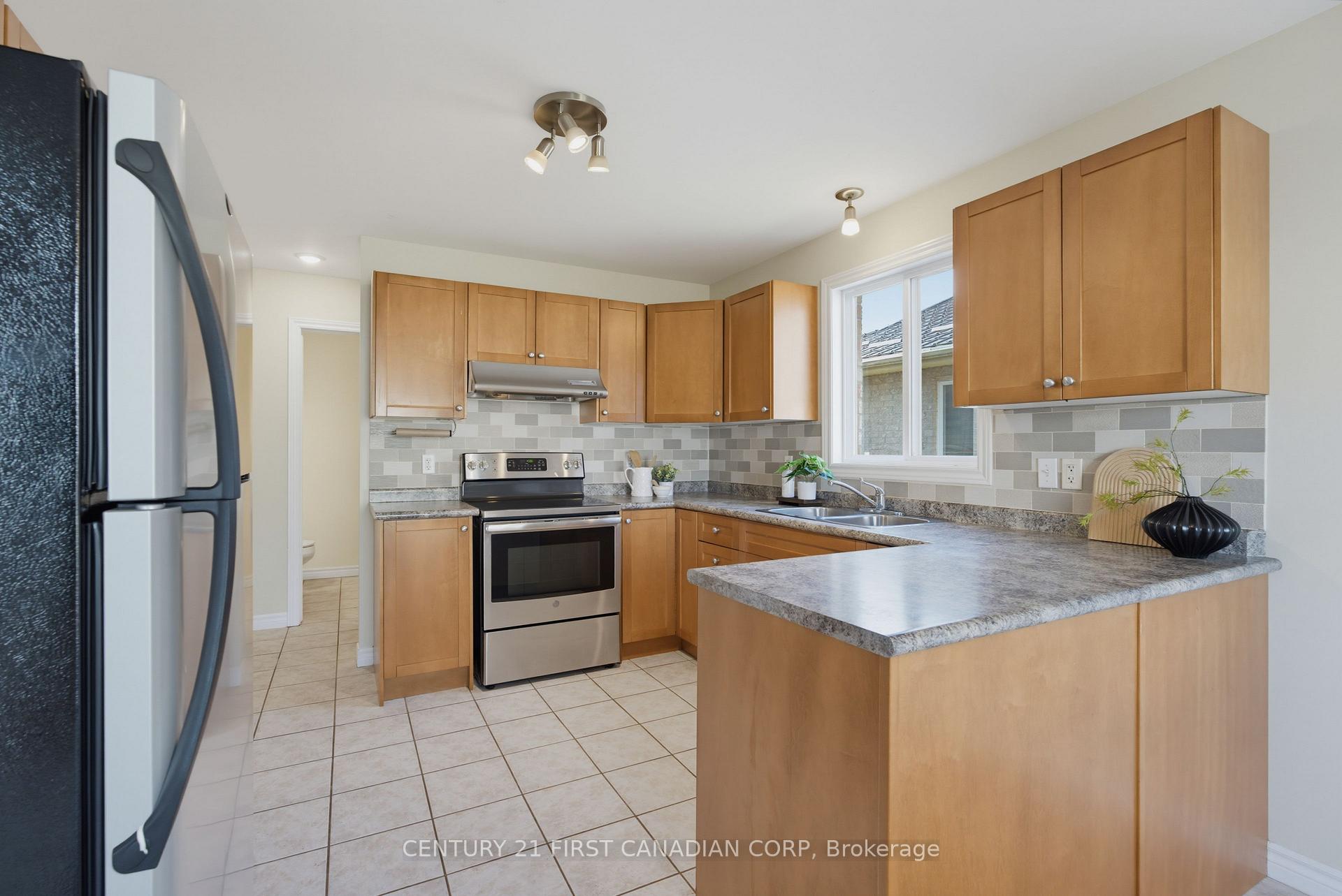 Photo 19 of 1748 Ennismore Crescent, London, North E — HOMEH