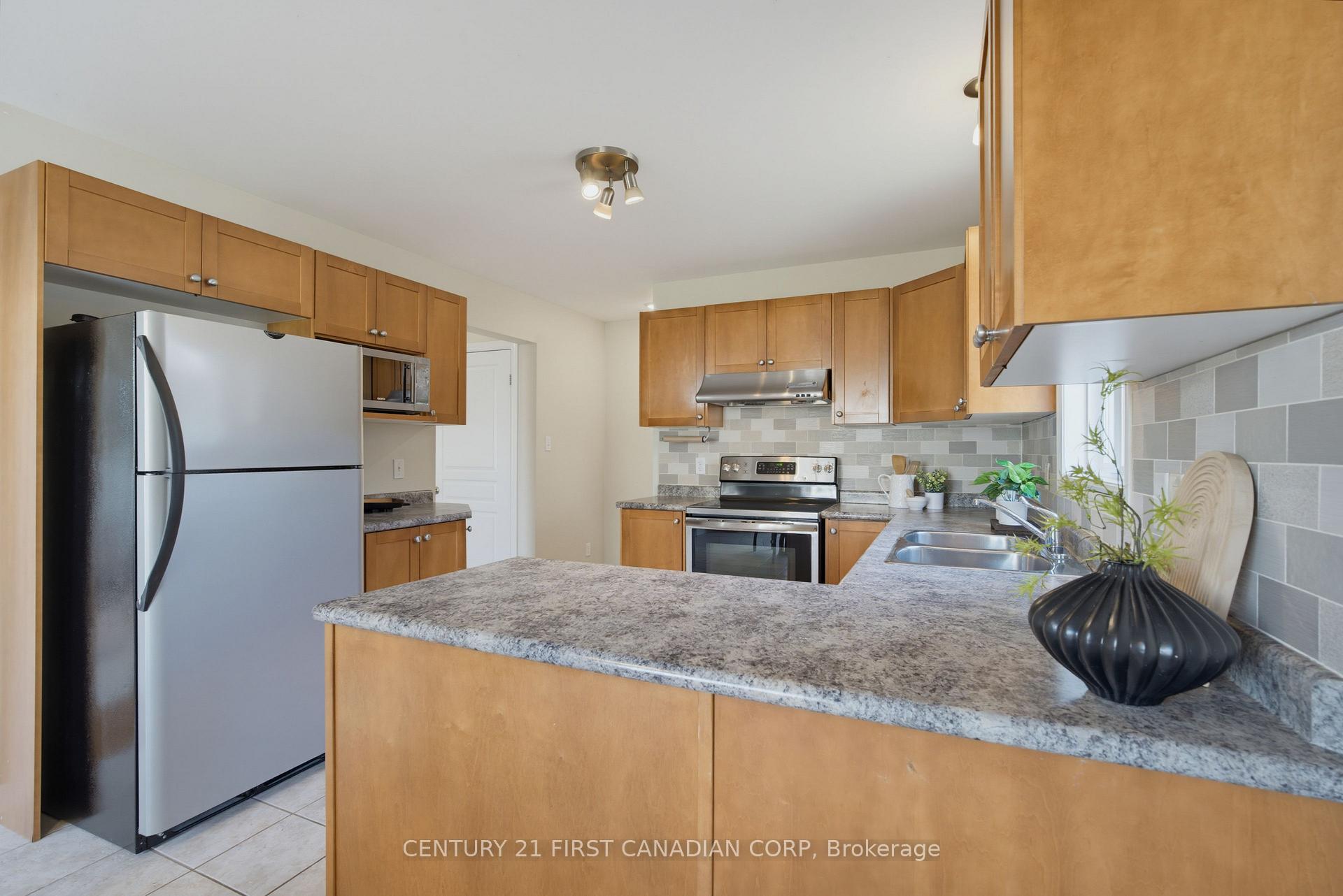 Photo 21 of 1748 Ennismore Crescent, London, North E — HOMEH