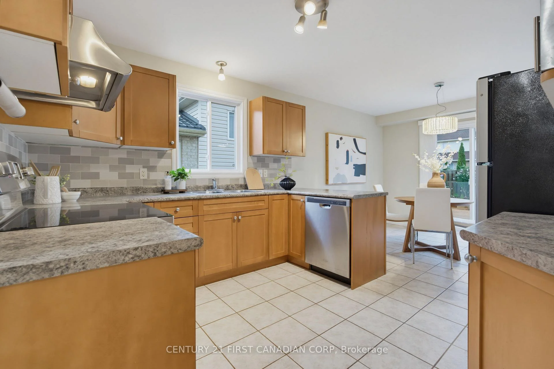 Photo 18 of 1748 Ennismore Crescent, London, North E — HOMEH