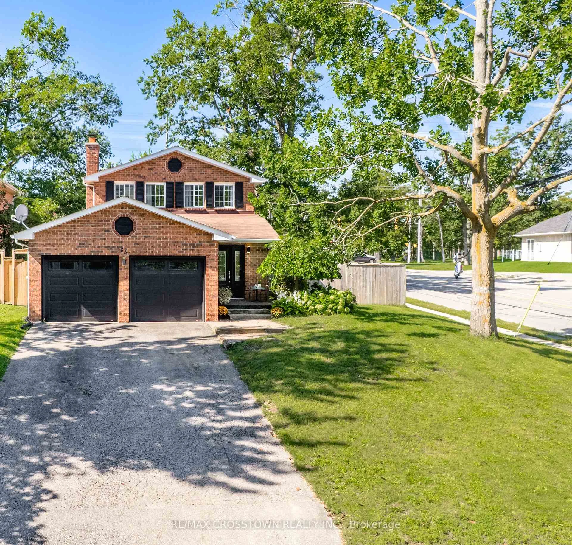 Photo 3 of 63 Oakridge Drive, Barrie, Sunnidale — HOMEH