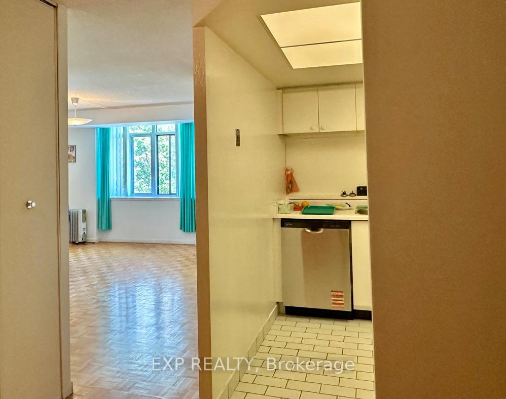 Photo 10 of Unit 303, 300 Webb Drive, Mississauga, City Centre — HOMEH