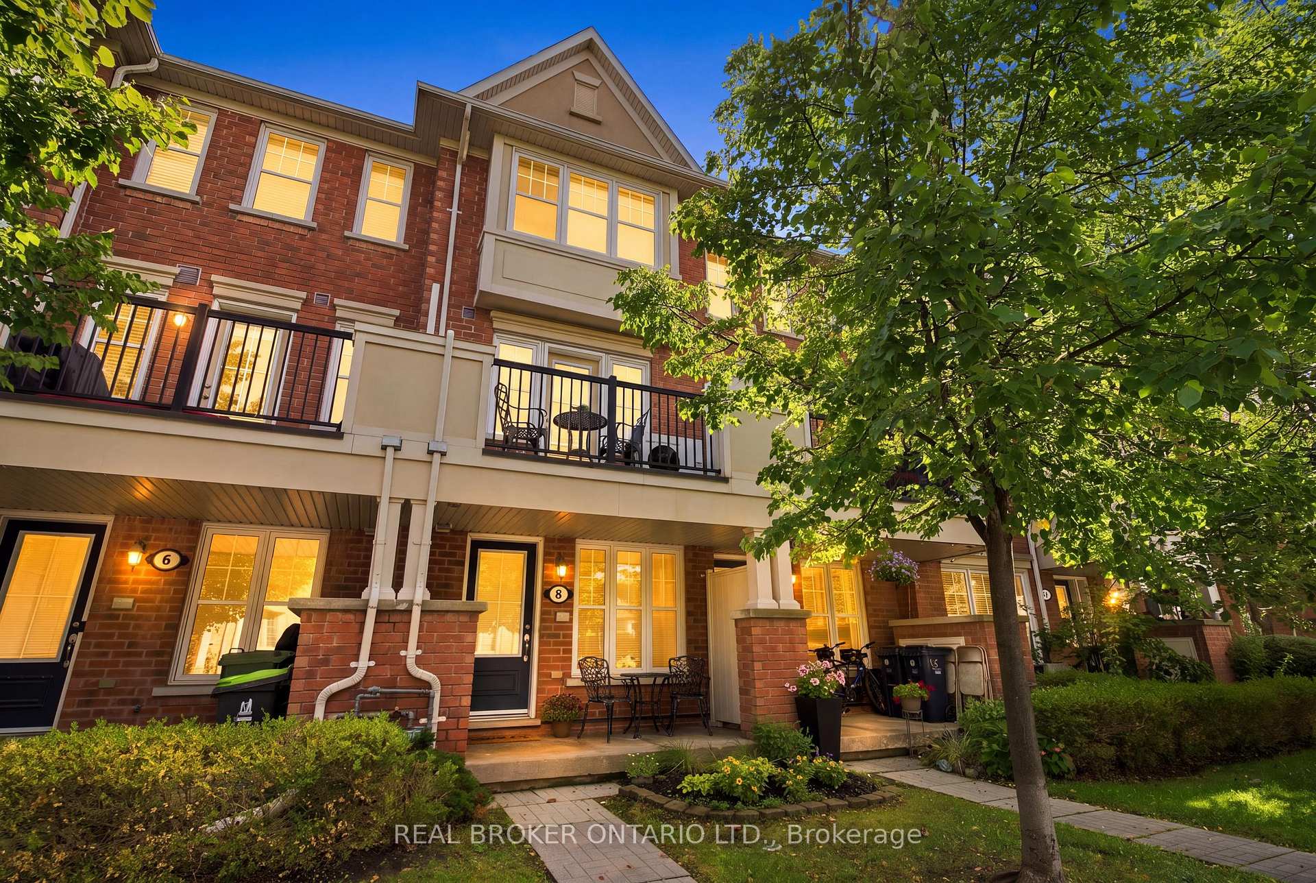 Front of 8 Ayers Crescent