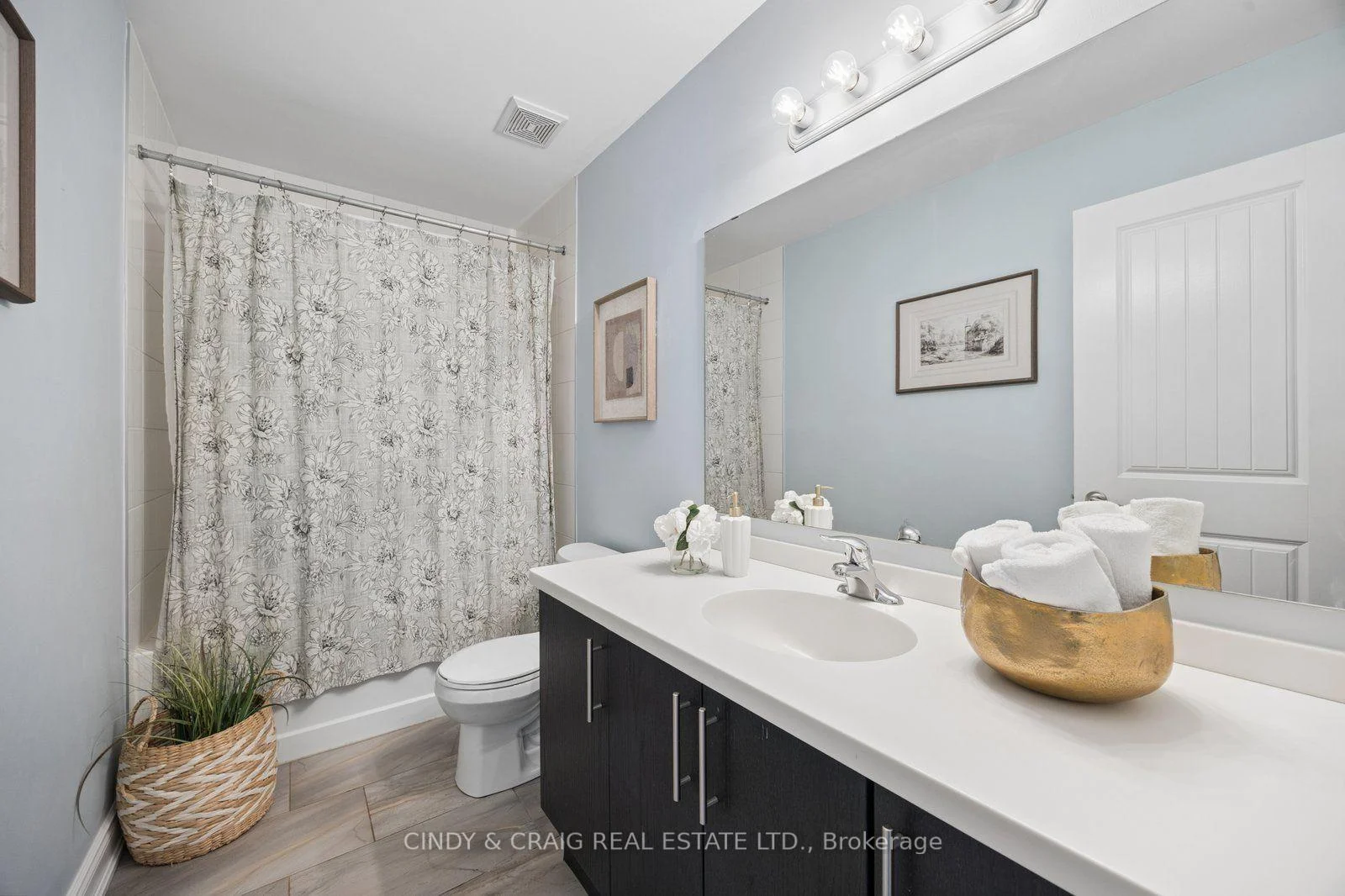Photo 4 of 27 Elmer Adams Drive, Clarington, Courtice — HOMEH