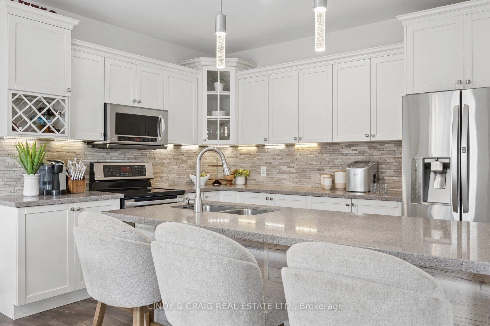 Photo 10 of 27 Elmer Adams Drive, Clarington, Courtice — HOMEH