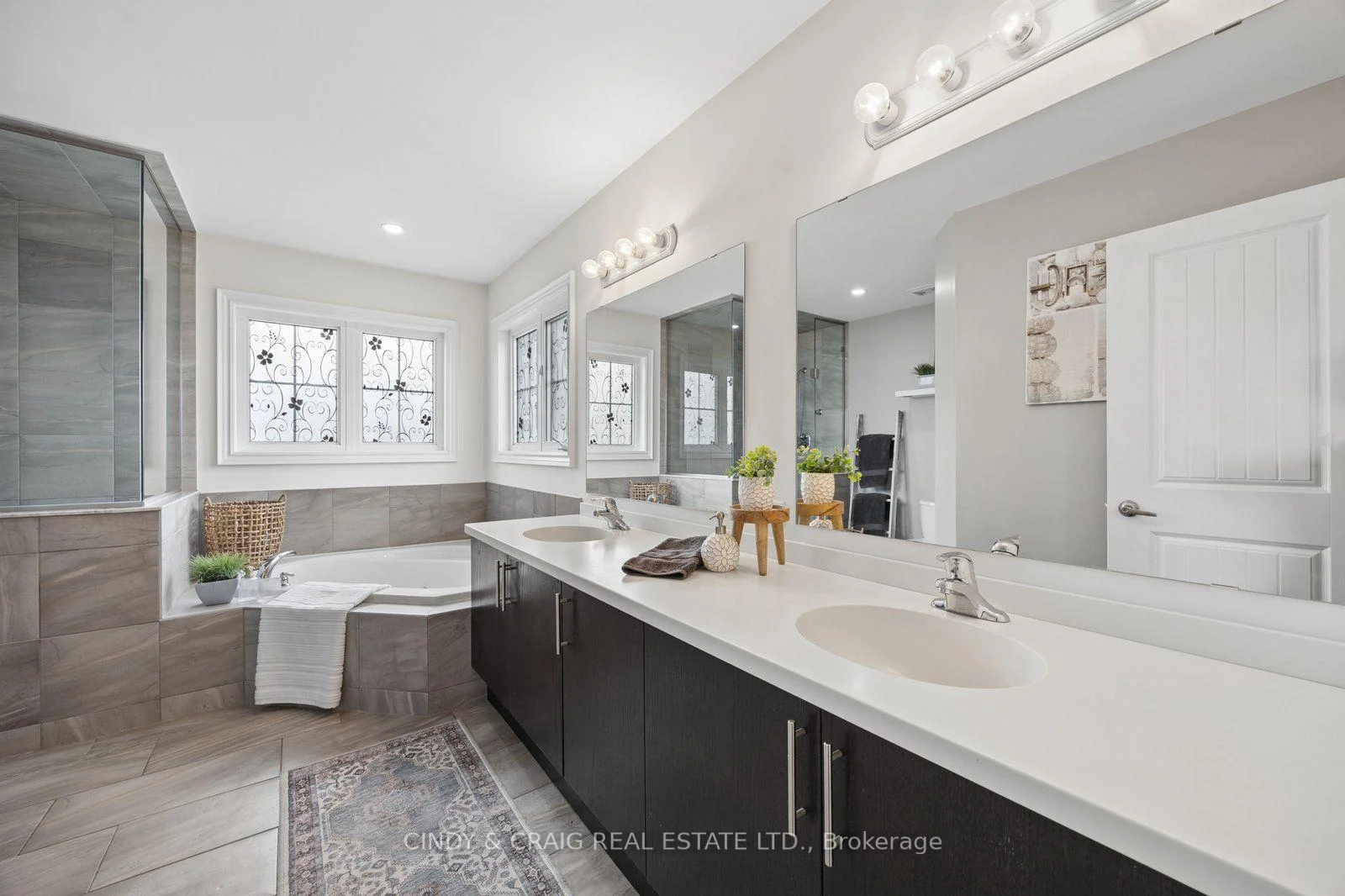 Photo 11 of 27 Elmer Adams Drive, Clarington, Courtice — HOMEH