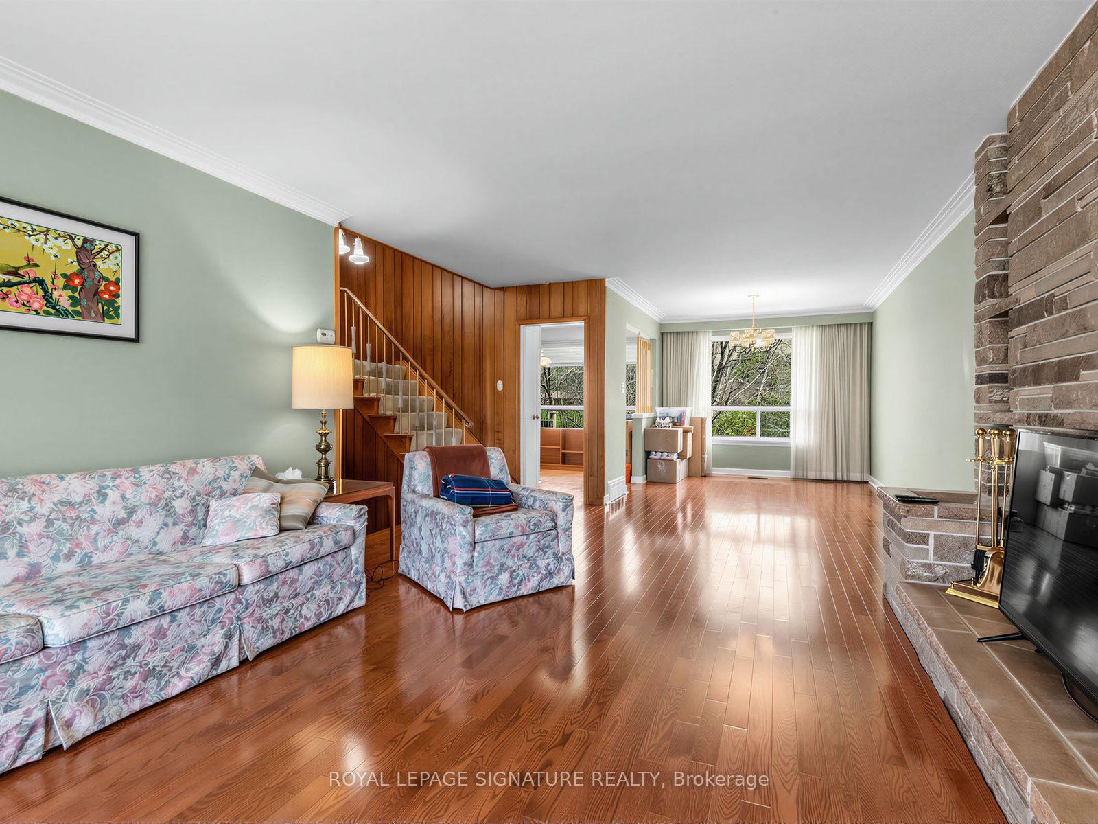 Photo 9 of 62 Dukinfield Crescent, North York, Parkwoods-Donalda — HOMEH