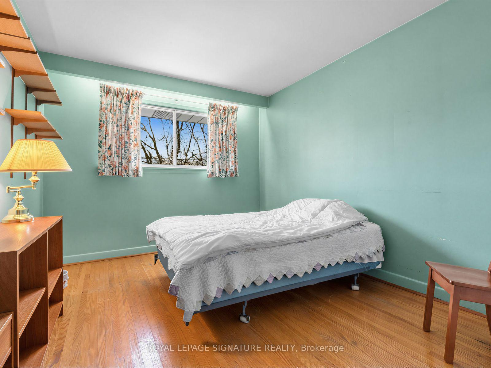 Photo 16 of 62 Dukinfield Crescent, North York, Parkwoods-Donalda — HOMEH