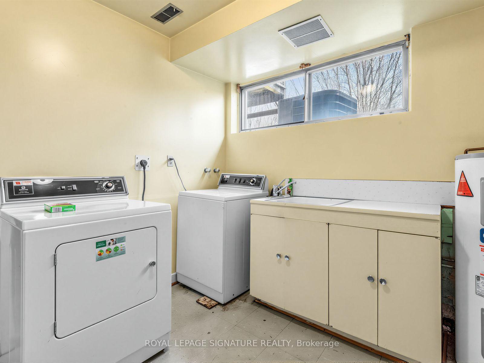 Photo 21 of 62 Dukinfield Crescent, North York, Parkwoods-Donalda — HOMEH