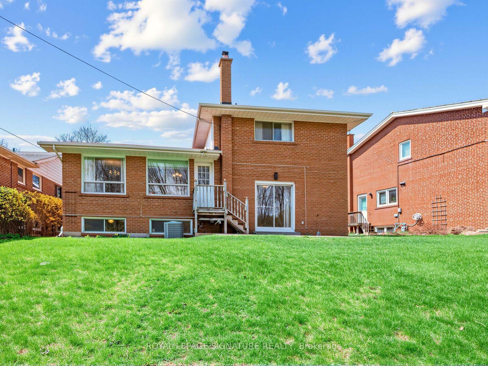 Photo 22 of 62 Dukinfield Crescent, North York, Parkwoods-Donalda — HOMEH