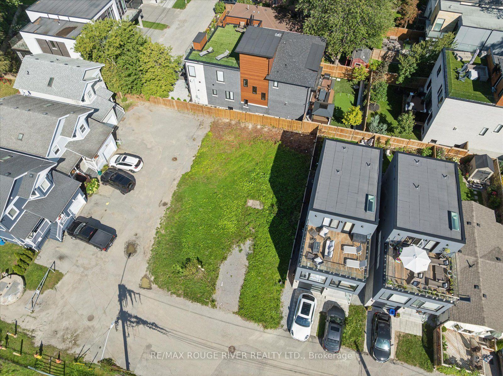 Photo 4 of 1238 Bayview Street, Pickering, Bay Ridges — HOMEH