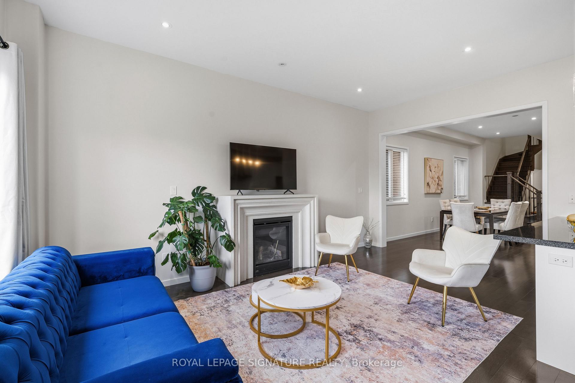 Photo 5 of 116 Elyse Court, Aurora, Bayview Northeast — HOMEH