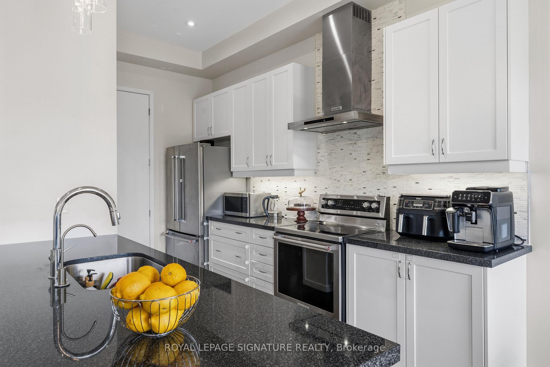 Photo 9 of 116 Elyse Court, Aurora, Bayview Northeast — HOMEH