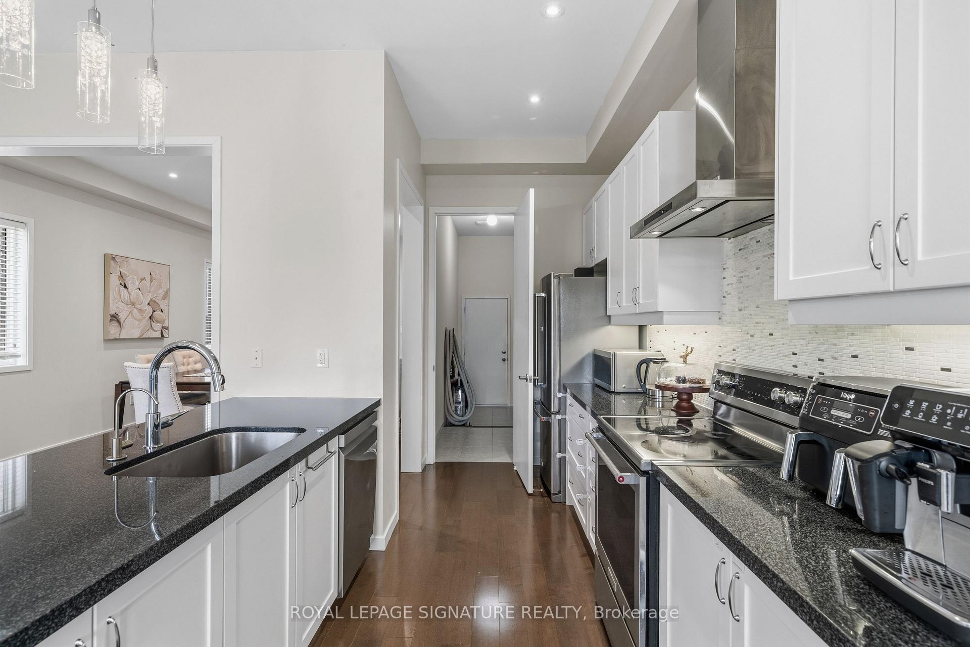 Photo 10 of 116 Elyse Court, Aurora, Bayview Northeast — HOMEH