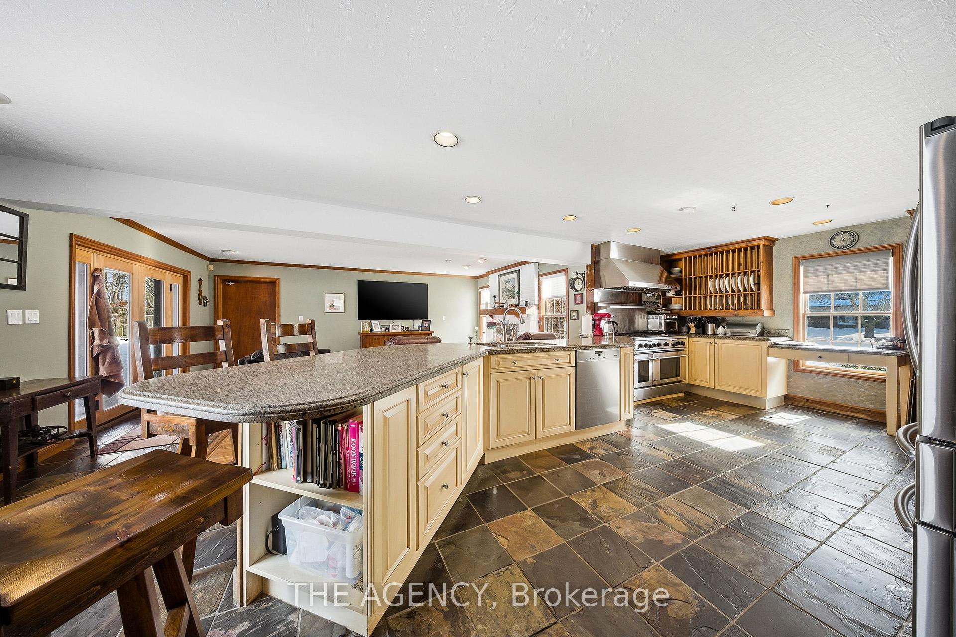 Photo 14 of 30 Goodfellow Crescent, King, Nobleton — HOMEH