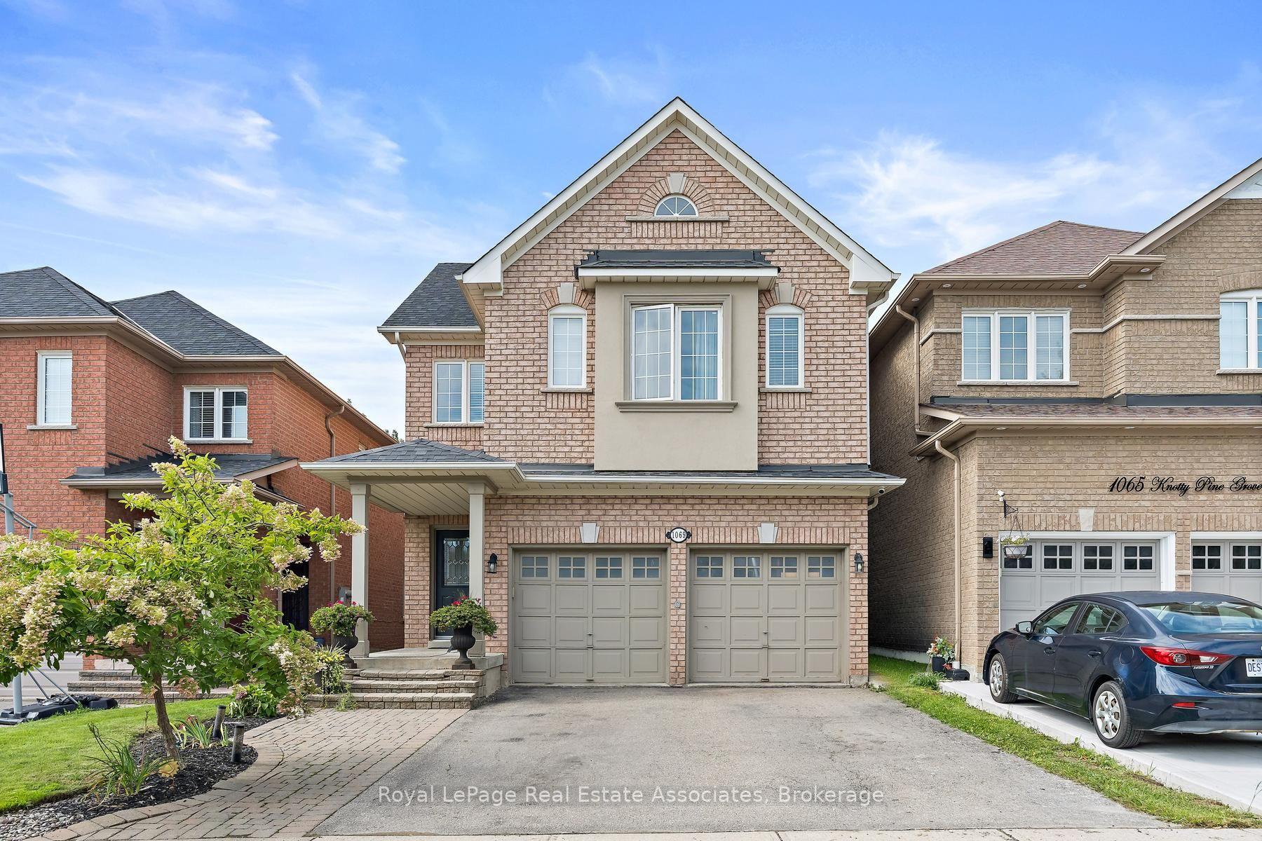 Photo 1 of 1069 Knotty Pine Grove, Mississauga, Meadowvale Village — HOMEH