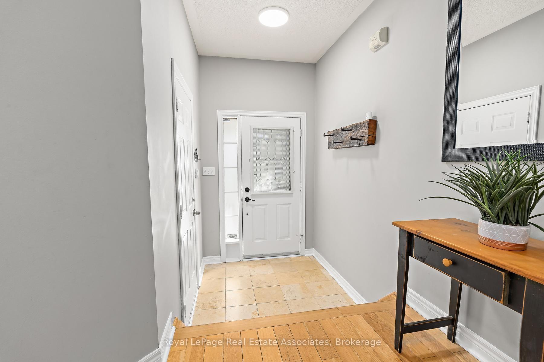 Photo 4 of 1069 Knotty Pine Grove, Mississauga, Meadowvale Village — HOMEH