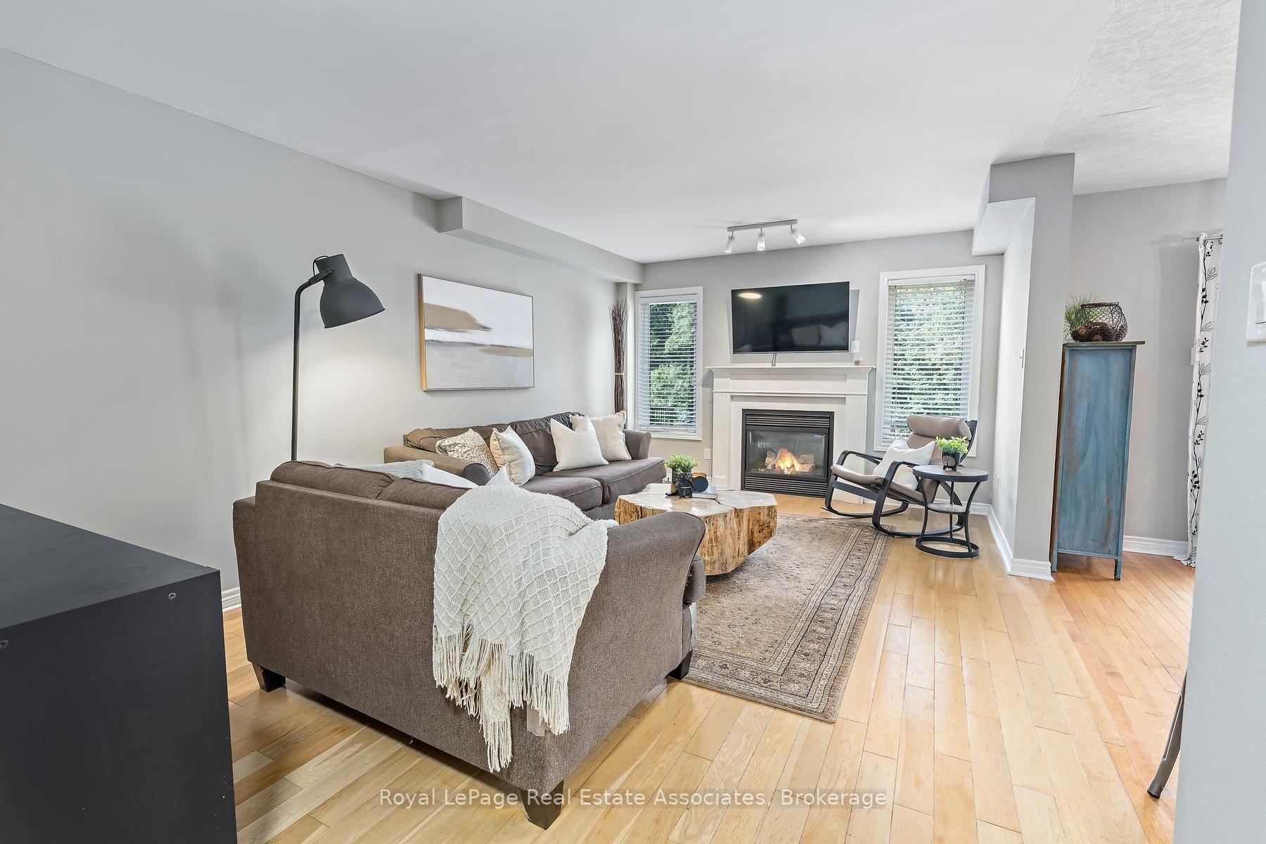 Photo 7 of 1069 Knotty Pine Grove, Mississauga, Meadowvale Village — HOMEH