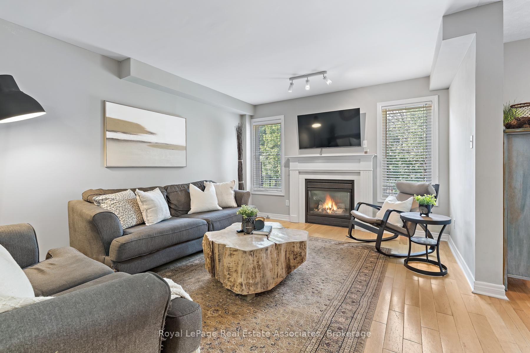 Photo 8 of 1069 Knotty Pine Grove, Mississauga, Meadowvale Village — HOMEH