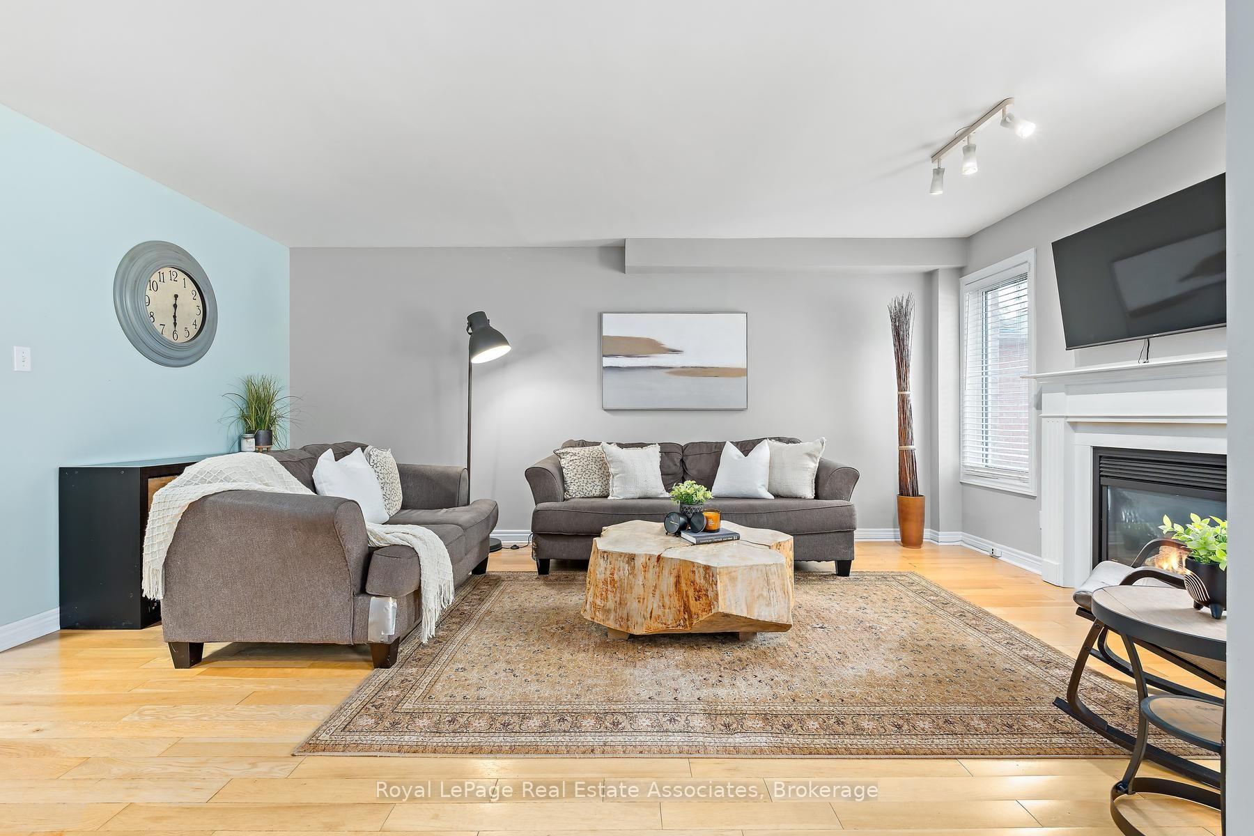 Photo 9 of 1069 Knotty Pine Grove, Mississauga, Meadowvale Village — HOMEH