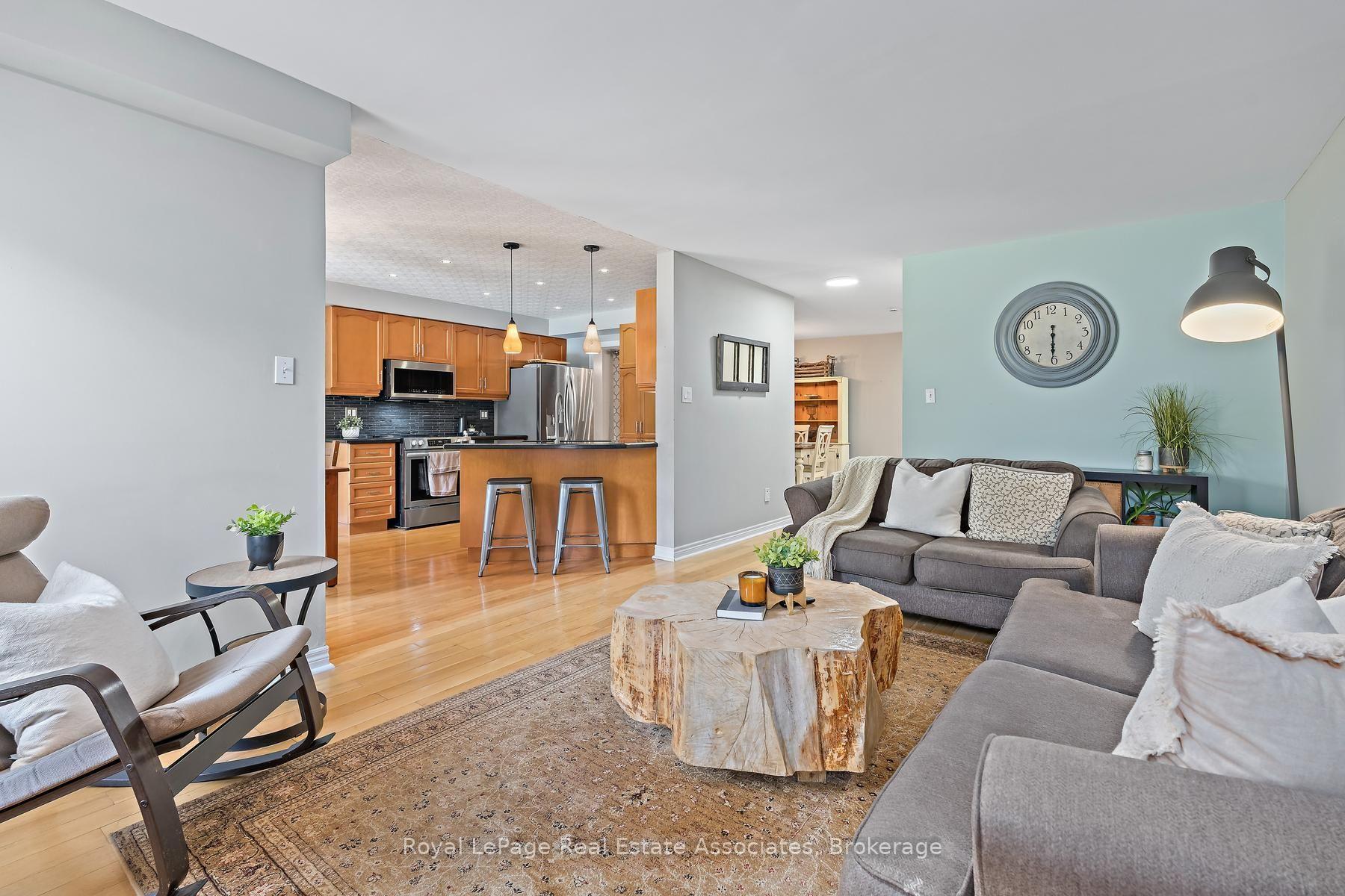 Photo 10 of 1069 Knotty Pine Grove, Mississauga, Meadowvale Village — HOMEH